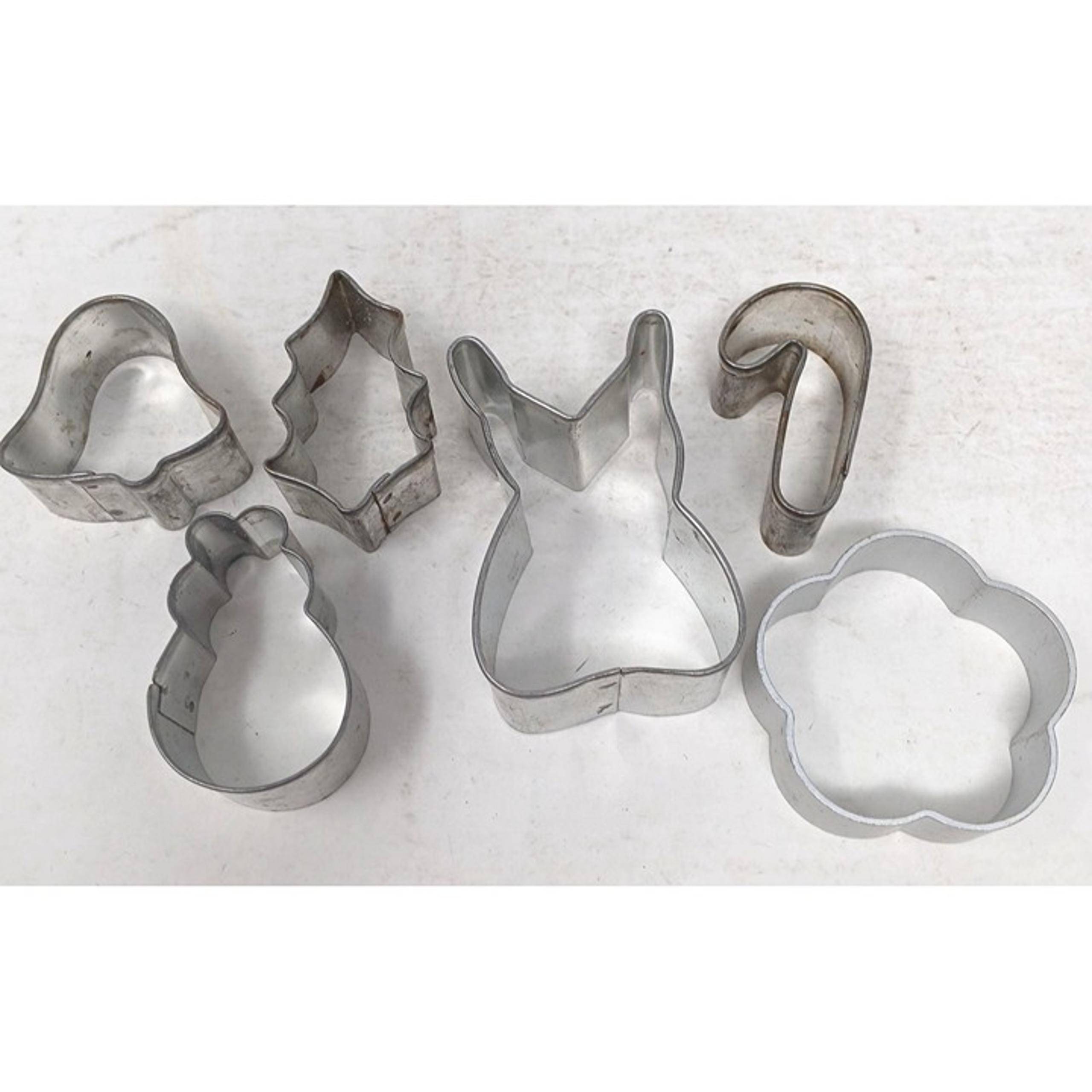 6 Metal Cookie Cutters Assorted Shapes Christmas & Easter Themes Vintage #D-50