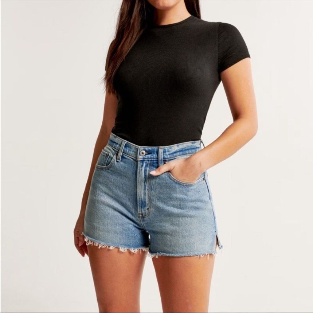 Abercrombie & Fitch Curve Love High Rise Mom Shorts in Light Medium Size 31
