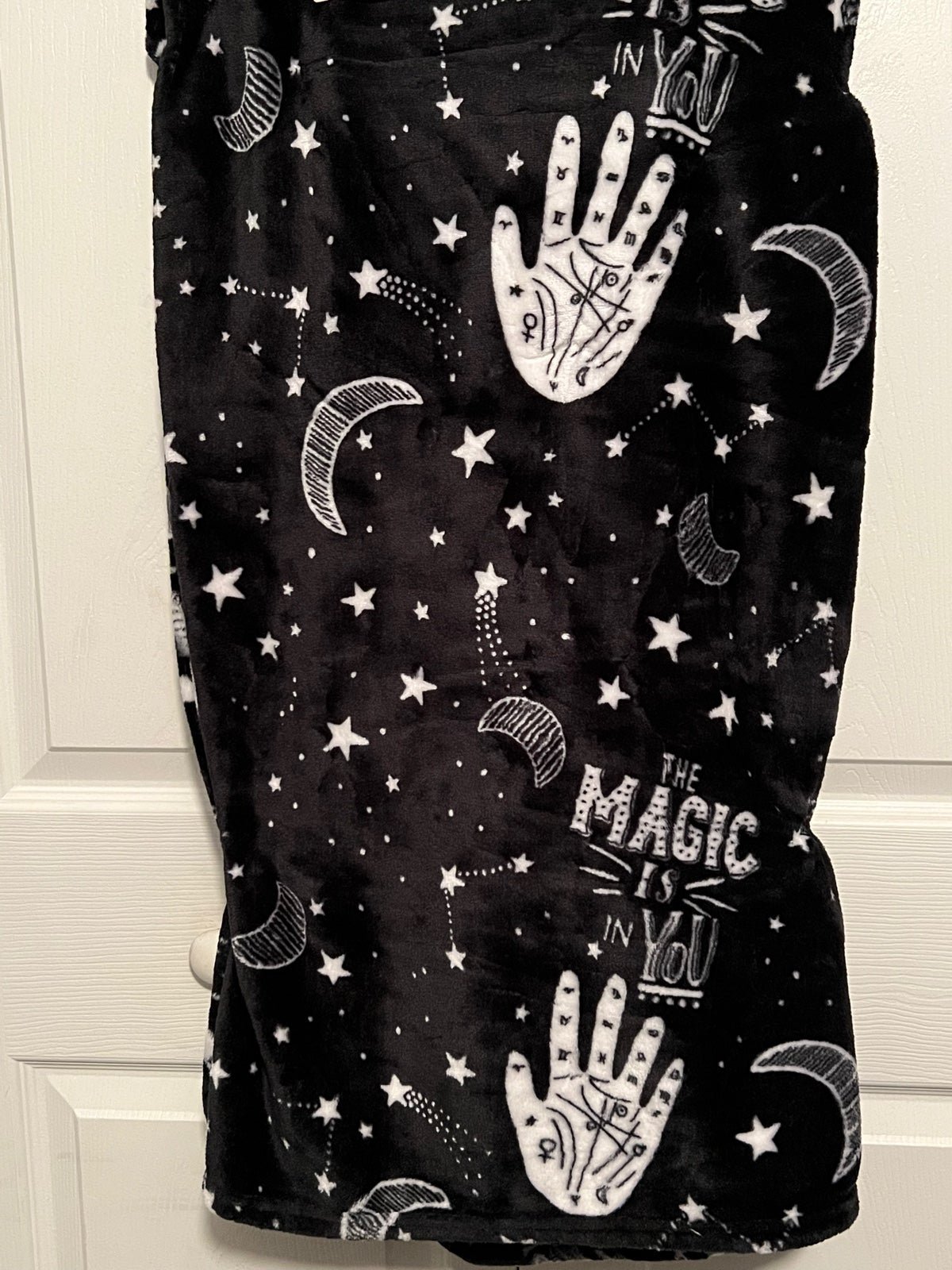 Witchy the Magic is in You throw blanket