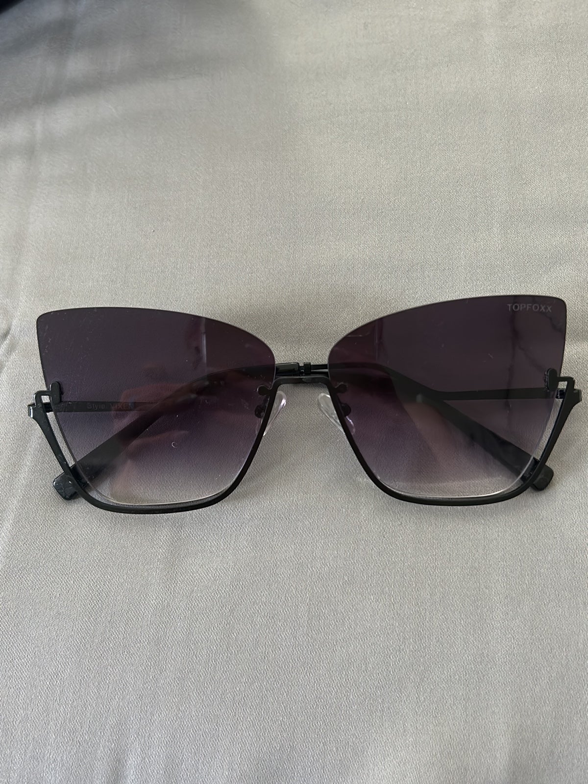 Cat eye sunglasses