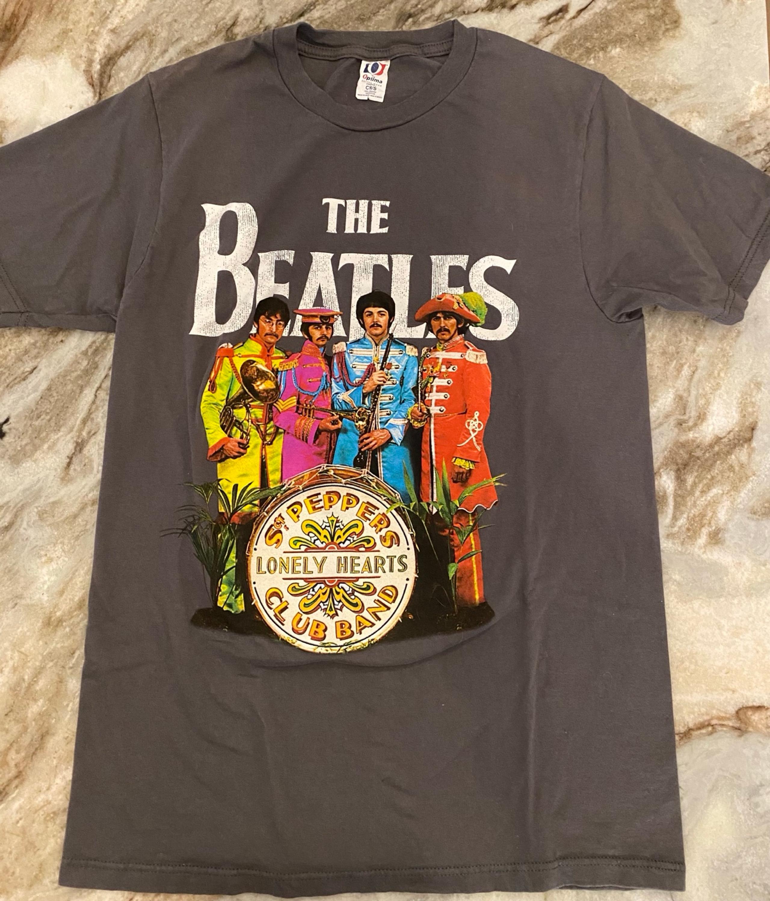 The Beatles lonely hearts club band shirt SMALL