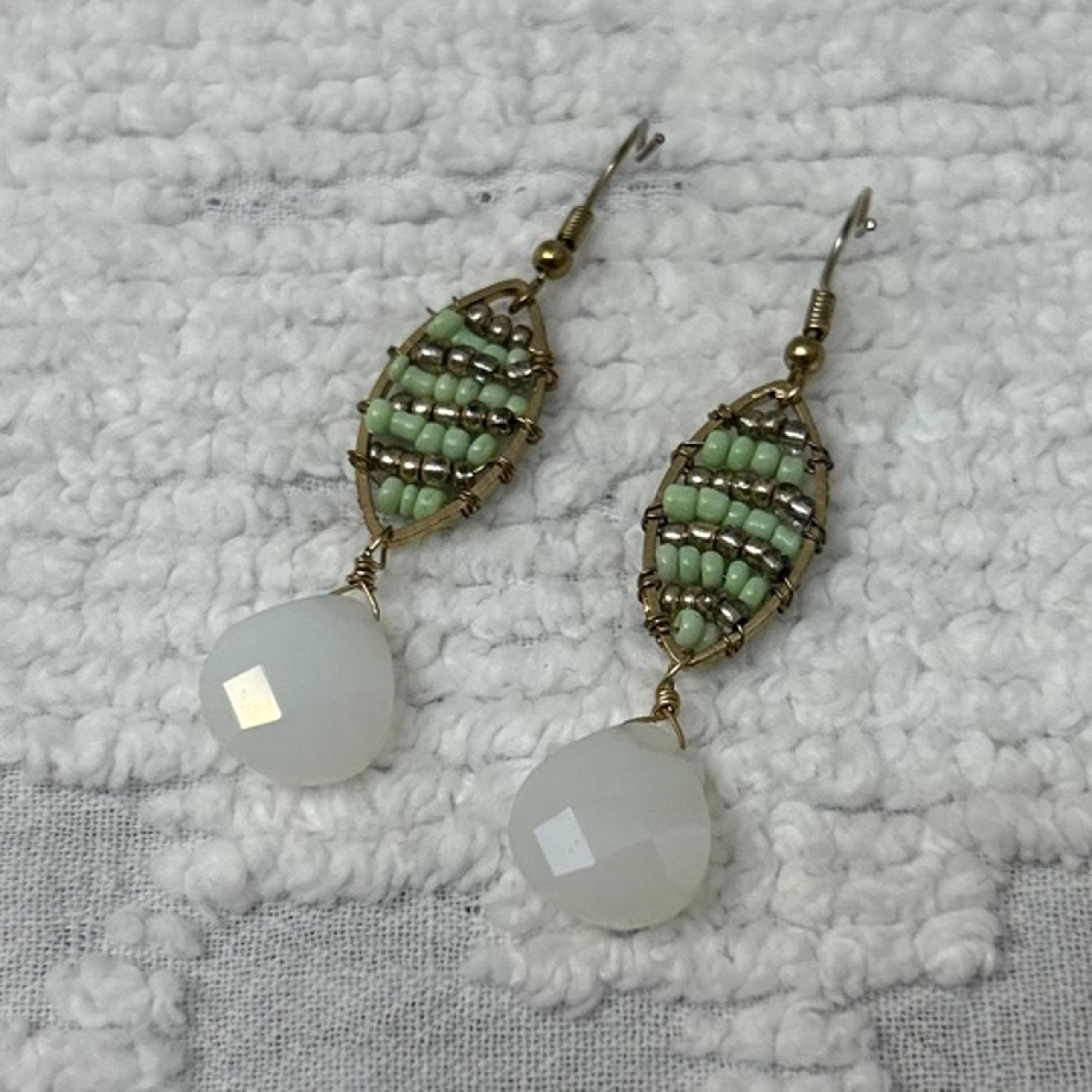 Beaded mint green/gold earrings