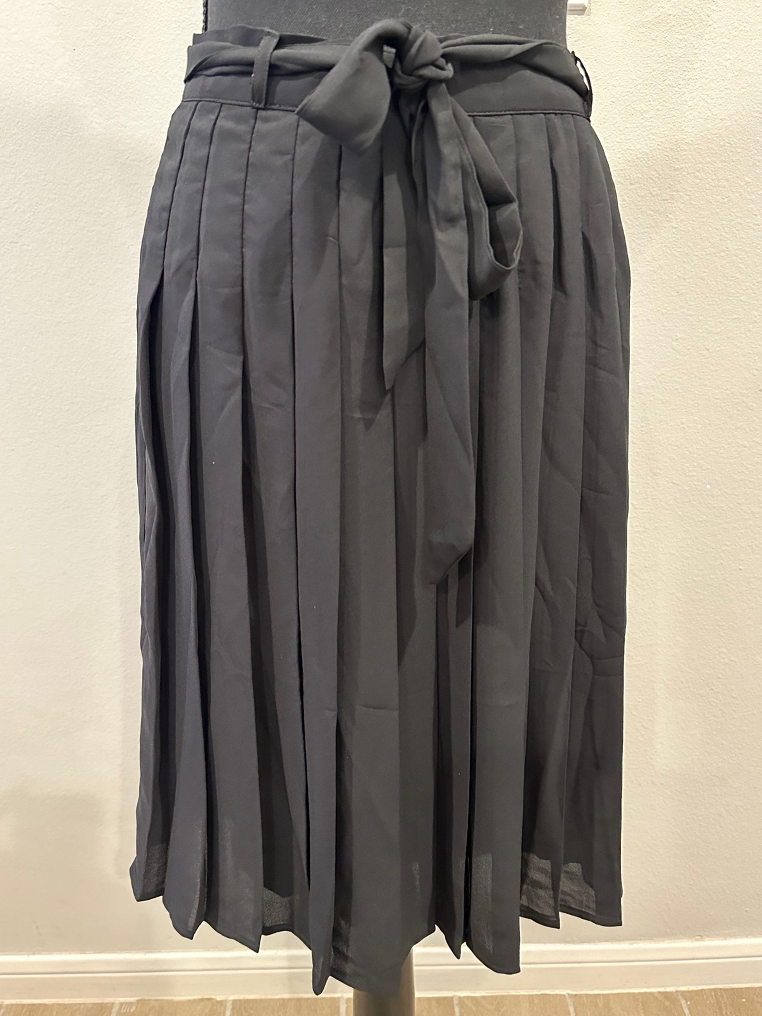 ModCloth Black Pleated Skirt
