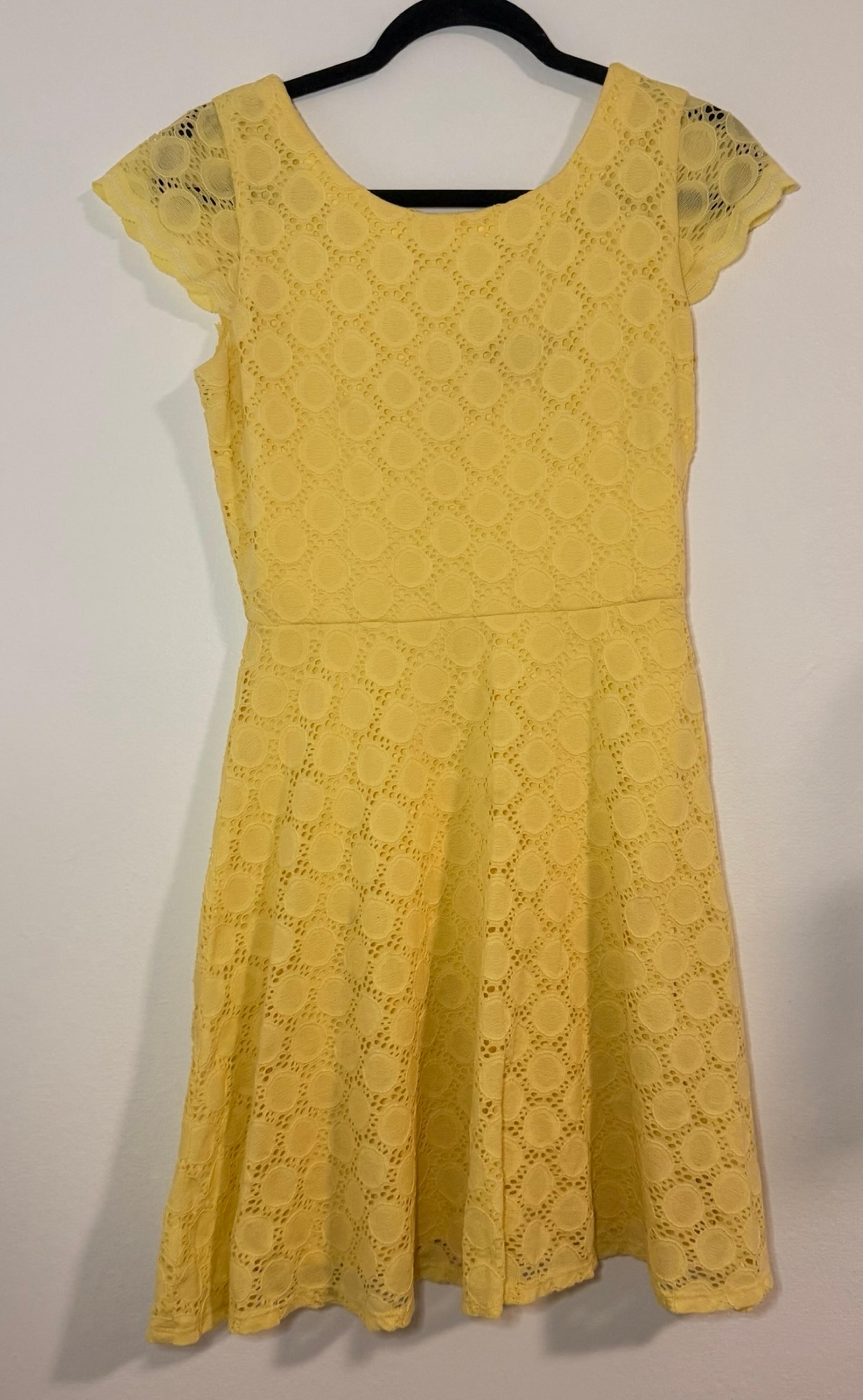 Ronni Nicole Yellow Lace Dress Size 2 Knee Length Zip Back Flutter Sleeve