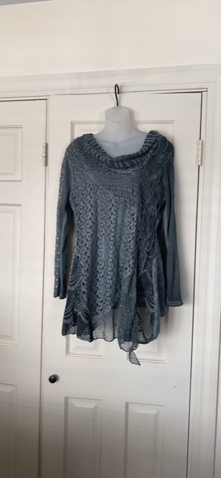 Simply Couture Grey Sweater Size Large