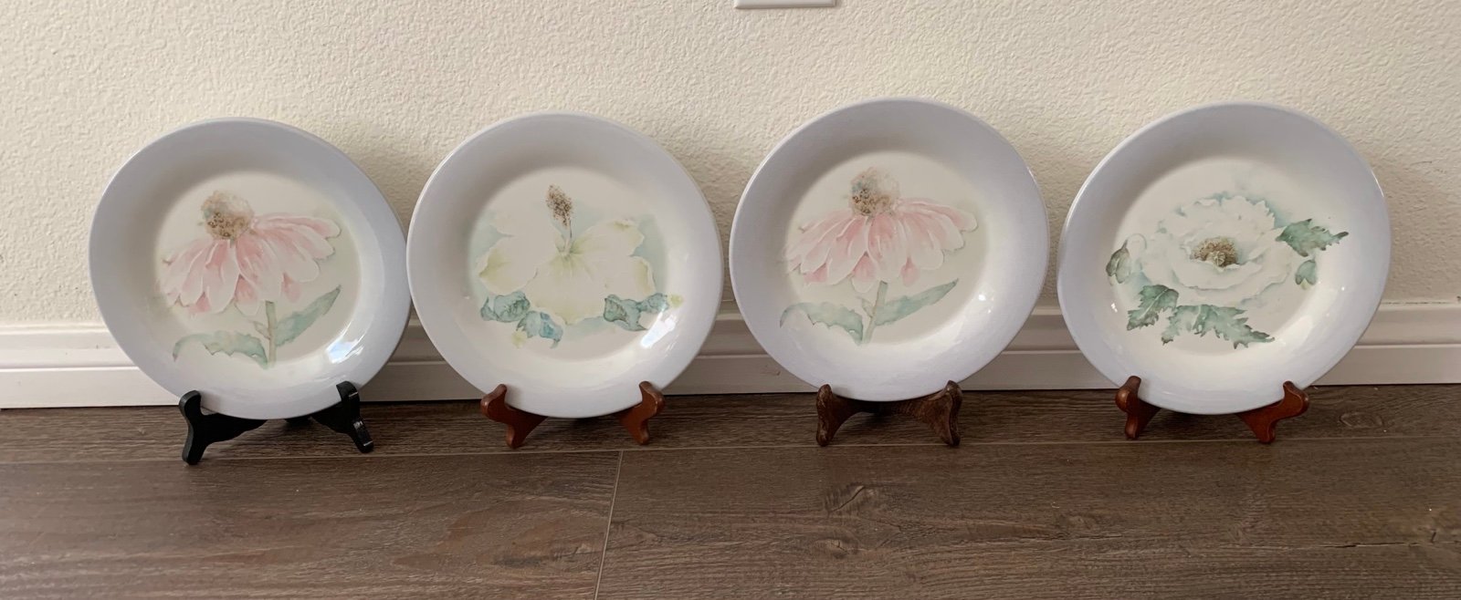Portmeirion The Seasons Collection Tulips and Coneflower Lunch Salad Plates 8.5”