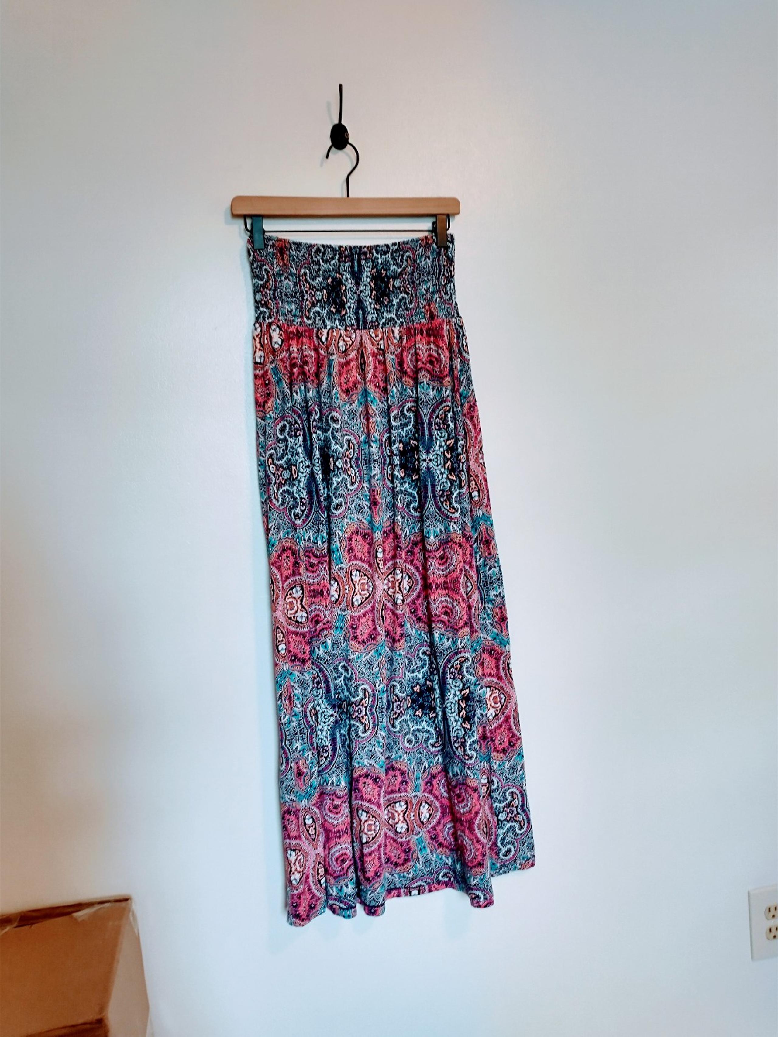 Artisan and NY maxi paisley skirt with elastic band size small