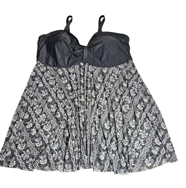 New Bloomchic Plus Size US 30 Black Floral Tropical Swim Beach Tankini Top