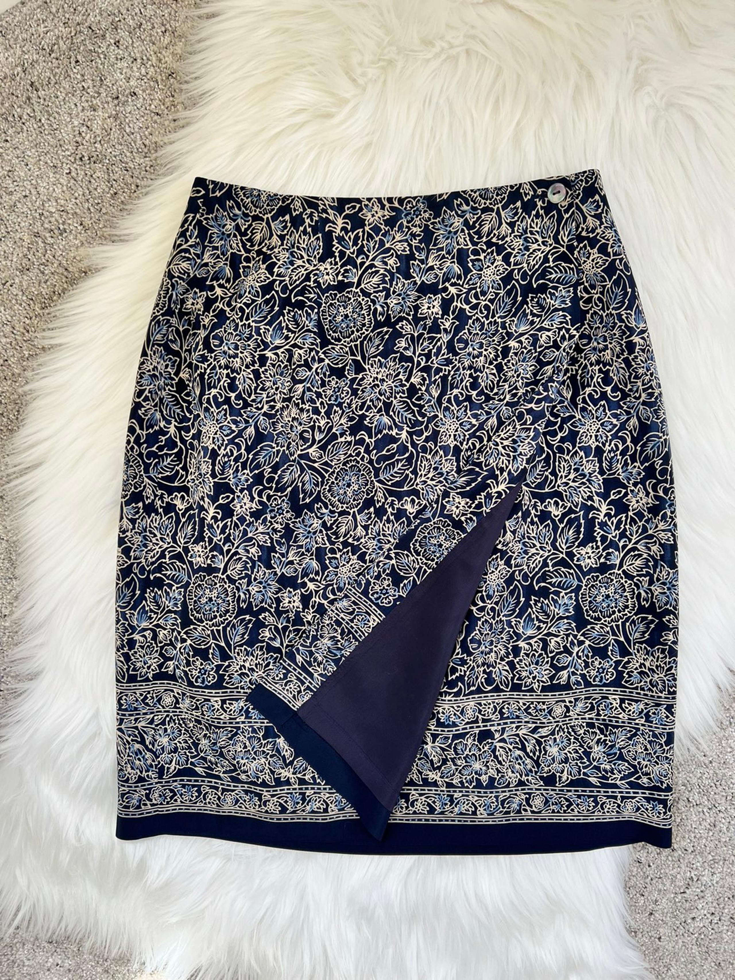 100% Silk Charter Club Wrap Pencil Skirt Navy floral pattern, size 4 fully lined