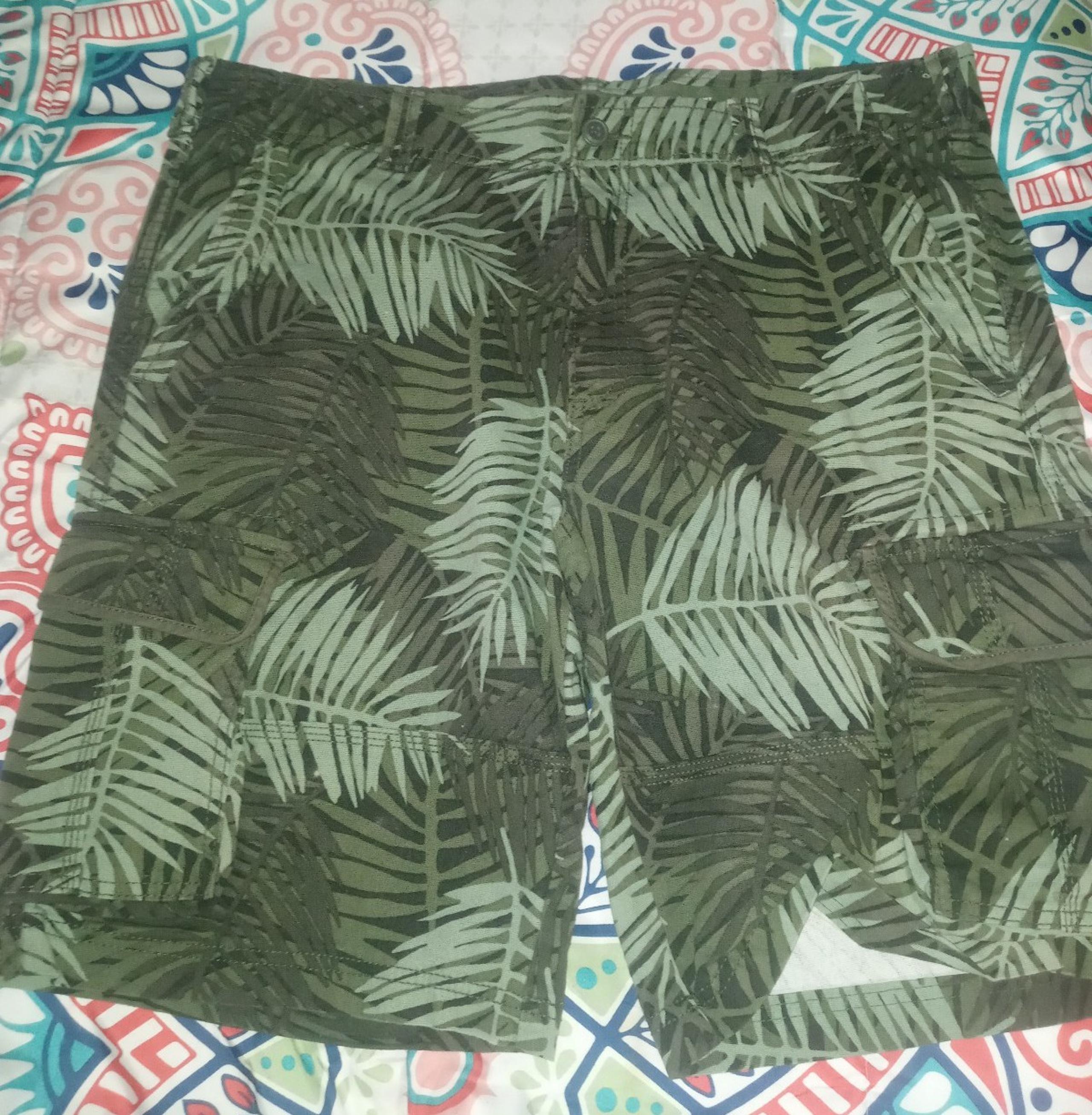 Mens Goodfellow & co. Tropical flex waist cargo shorts size 40