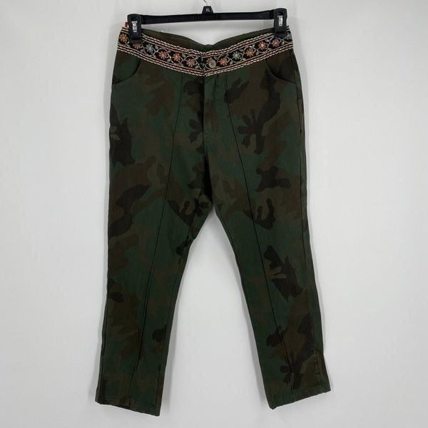 CL Casadei L. Women’s Camo Print High Rise Beaded Waist Cropped Pants