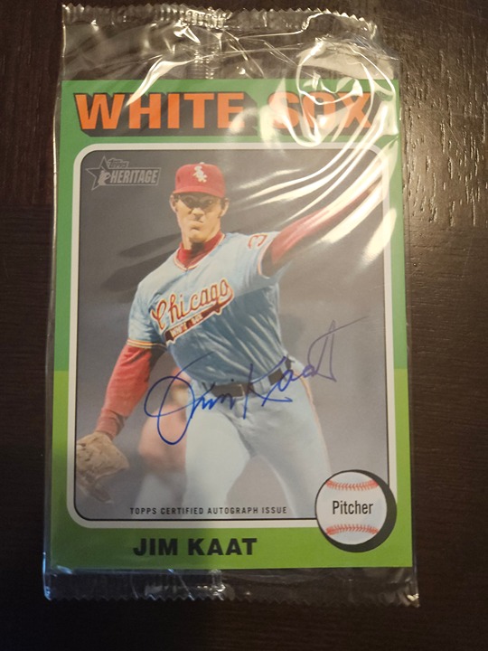 JIM KAAT 2024 TOPPS HERITAGE BASEBALL OVERSIZED BOX TOPPER LOADER AUTO OBAV JK