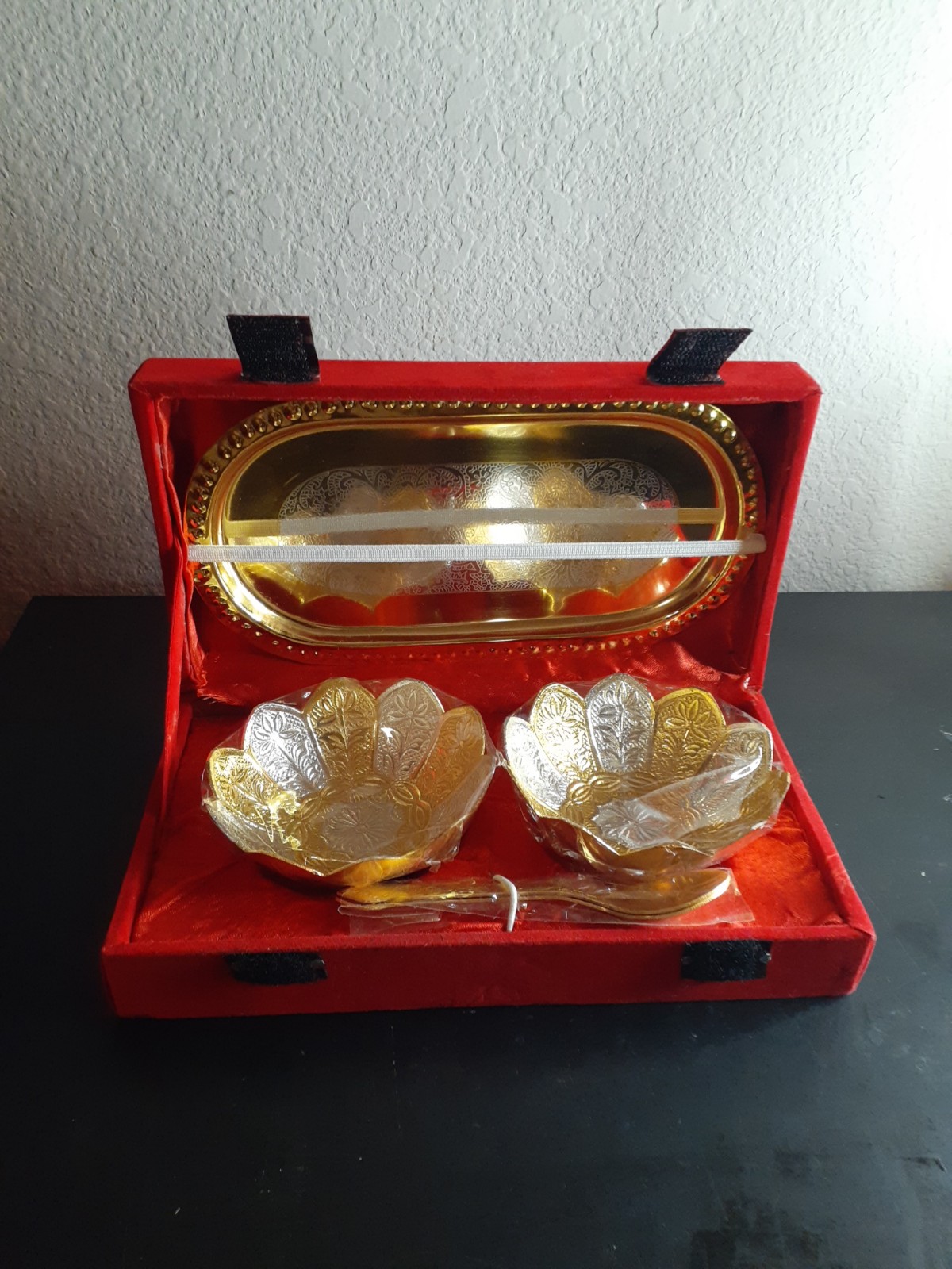 GORGEOUS NEW Gold & Silver Plated 5pcs Lotus Bowls Set in a Red Velvet Box.