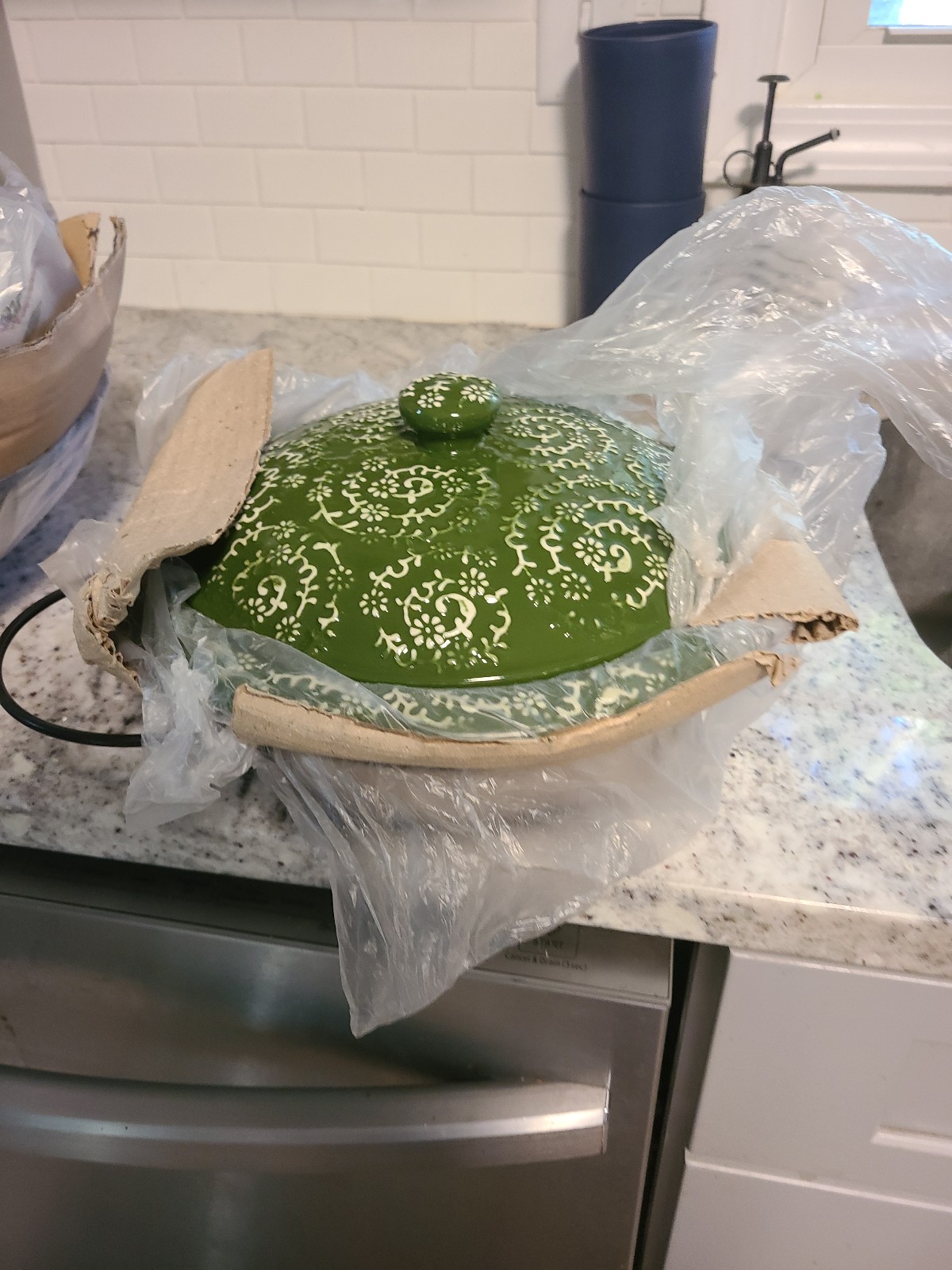 Temp-Tations Presentable Ovenware Green Filigree 1.5 Qt Casserole Dish With Rack