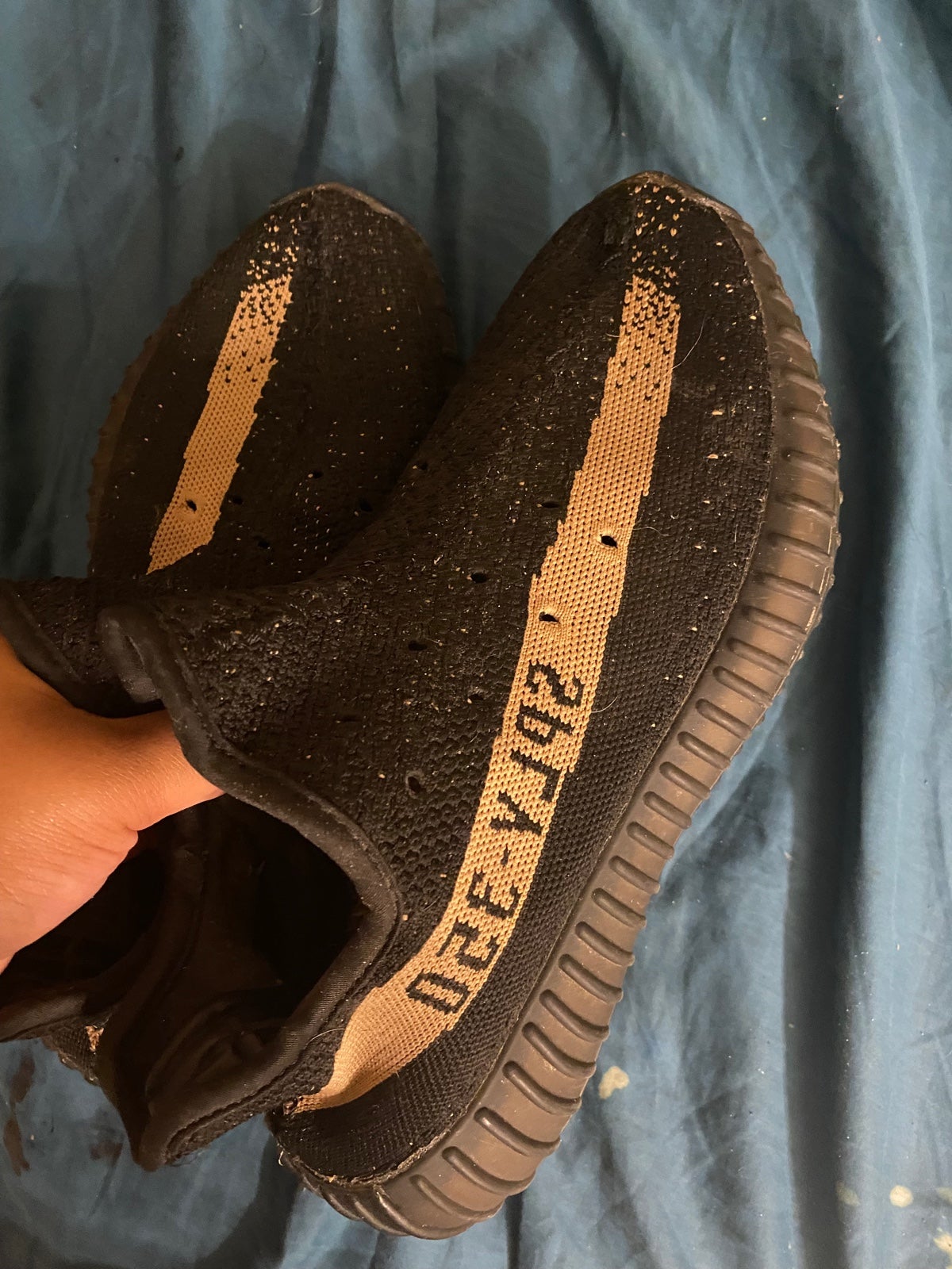 Yeezy Adidas Boost 350 V2 in Core Black/Copper