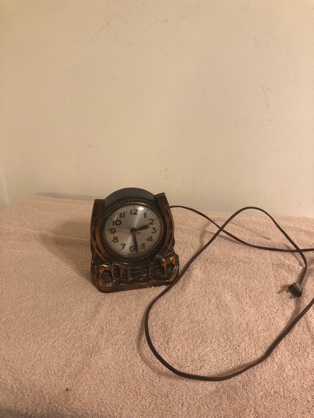 Vintage Sessions Cast Horses With Horseshoe Mantle Clock Works