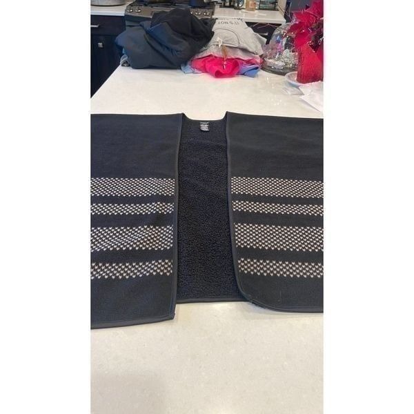 Ike Behar womens one size wrap great for travel goes with many items, washable.