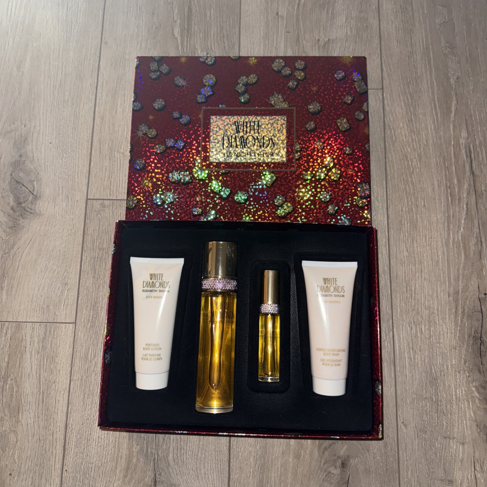 Elizabeth Taylor White Diamonds 3.3 fl oz Spray Women's Gift Set - 4 Pieces NEW