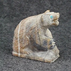 Bear Zuni Fetish Carving - Derrick Kaamasee