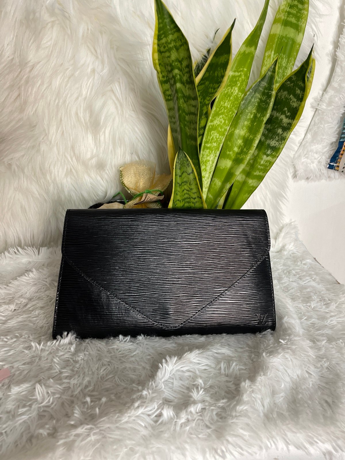 LOUIS VUITTON EPI BLACK CLUTCH