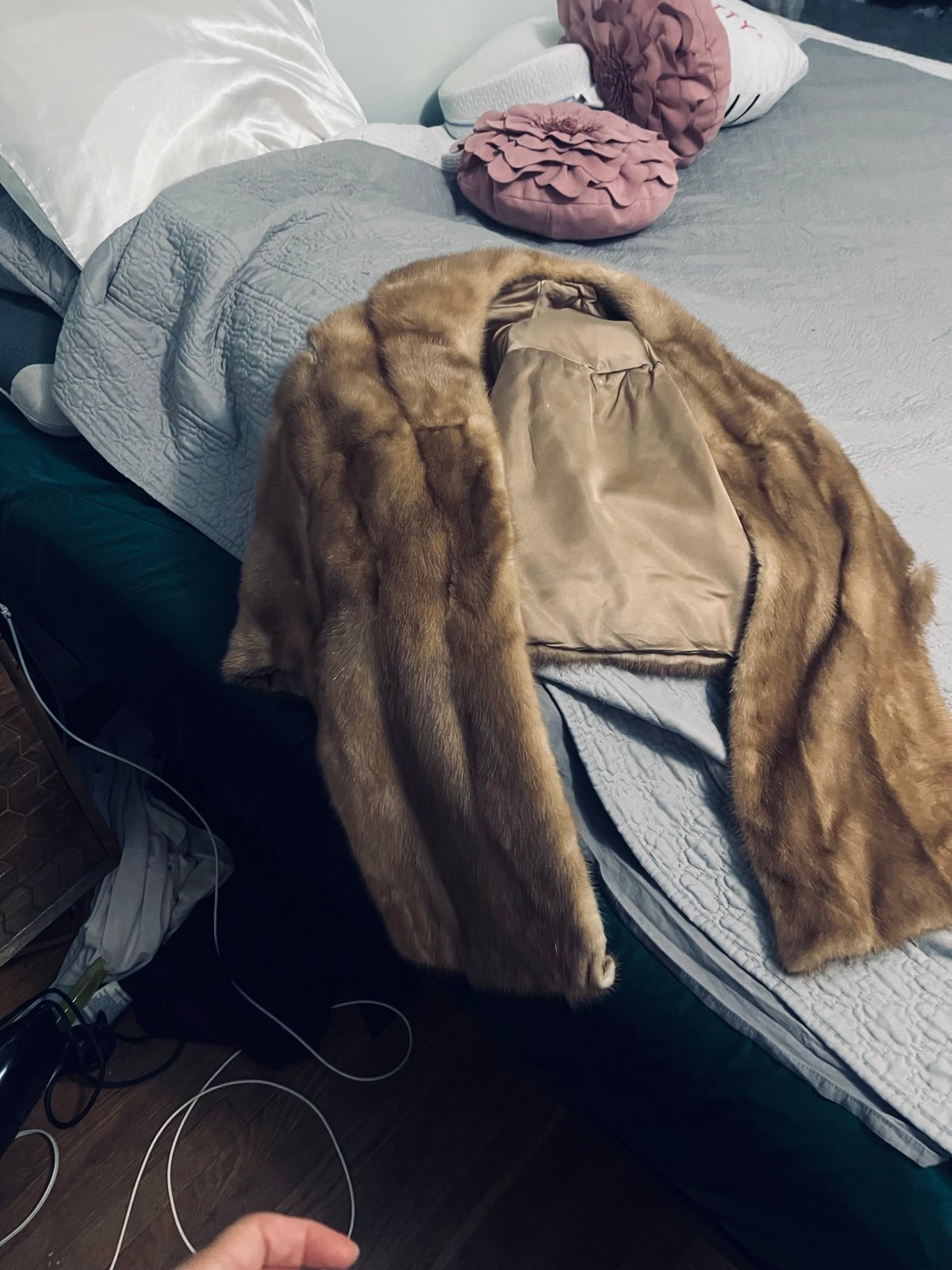 100% Authentic mink fur shawl/coat/Pancho