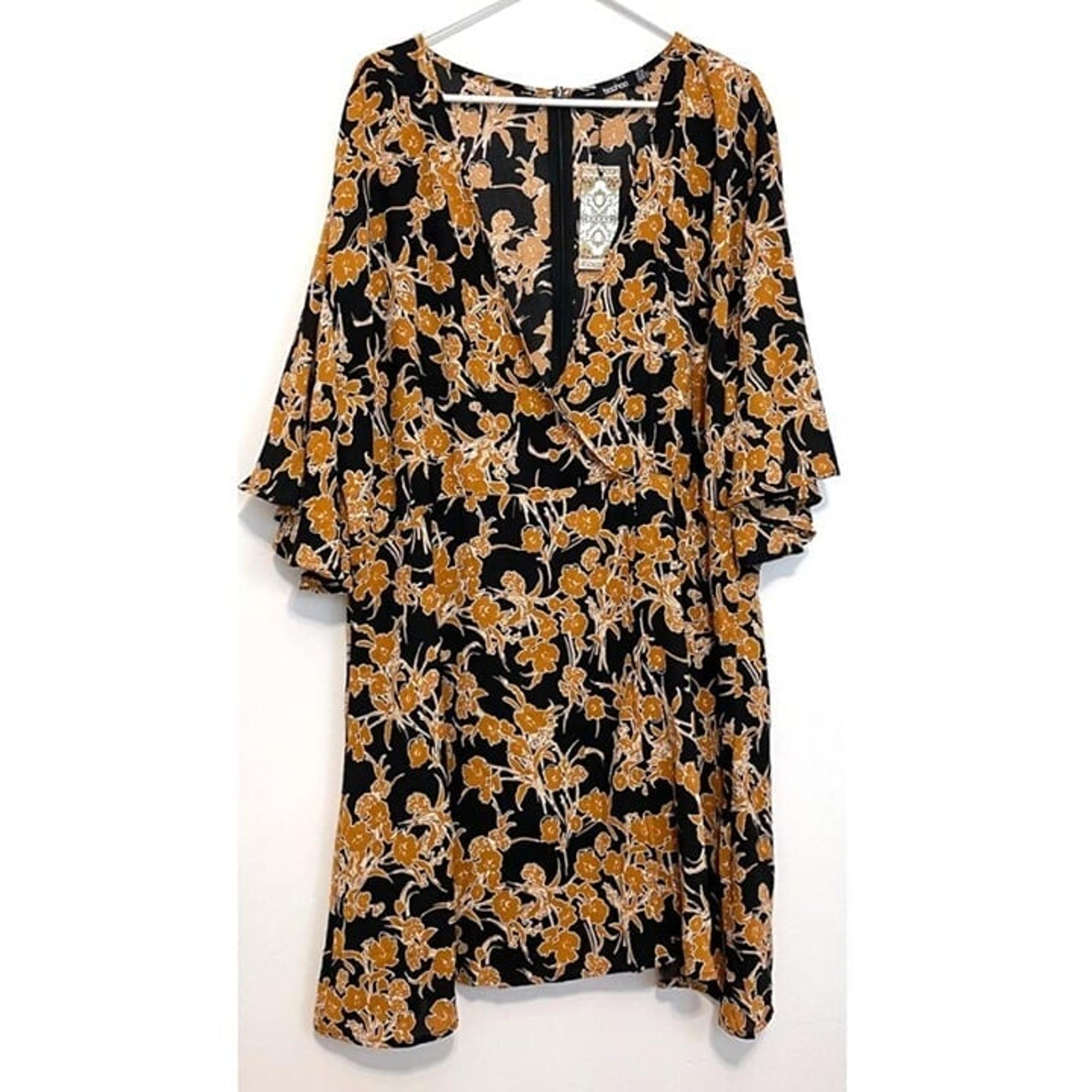 NEW NWT BOOHOO Plus Size Floral Wrap Skater Dress Black Brown Surplice Boho Knee
