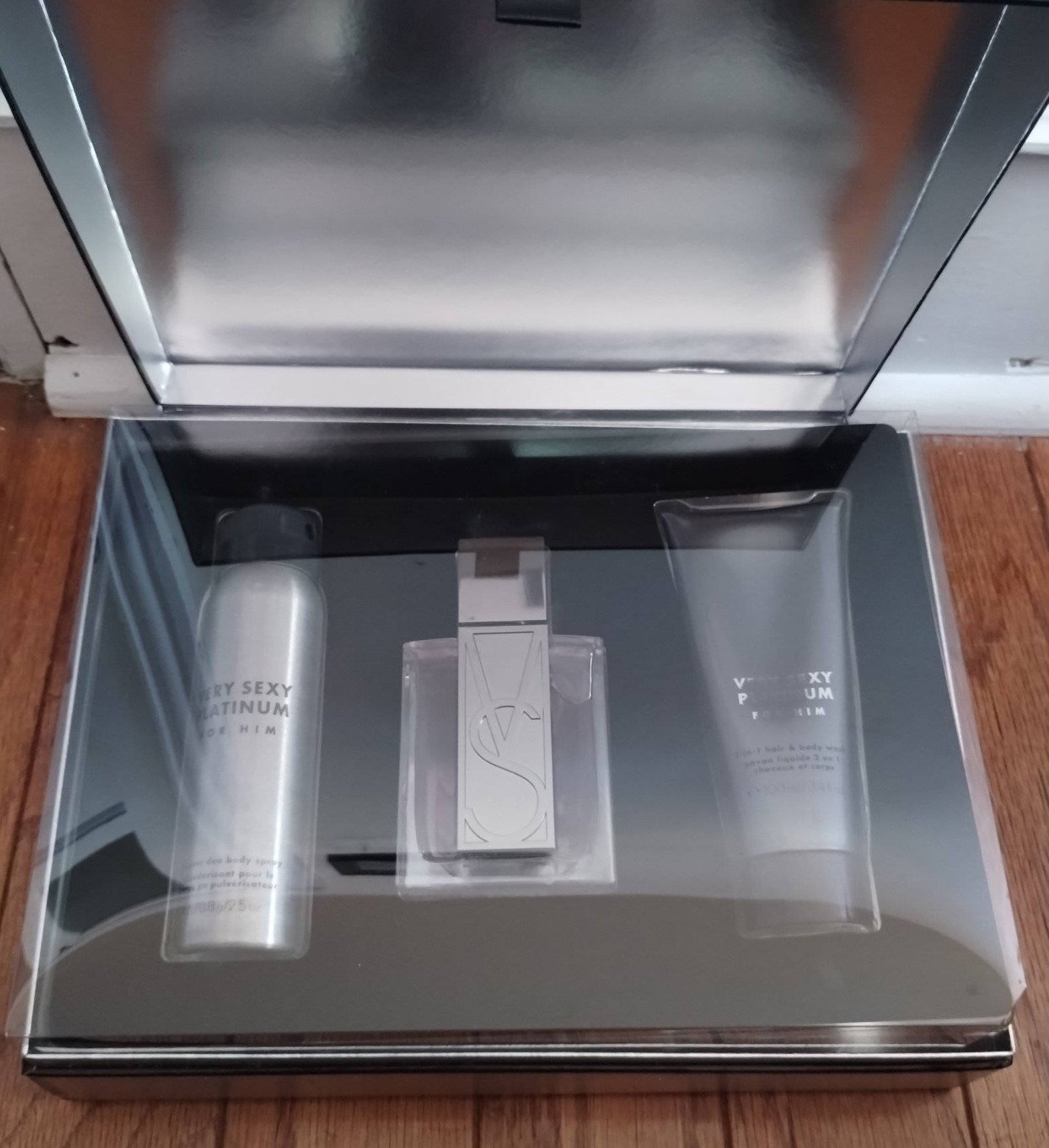 NWT VS for Men Very Sexy Platinum Cologne Set