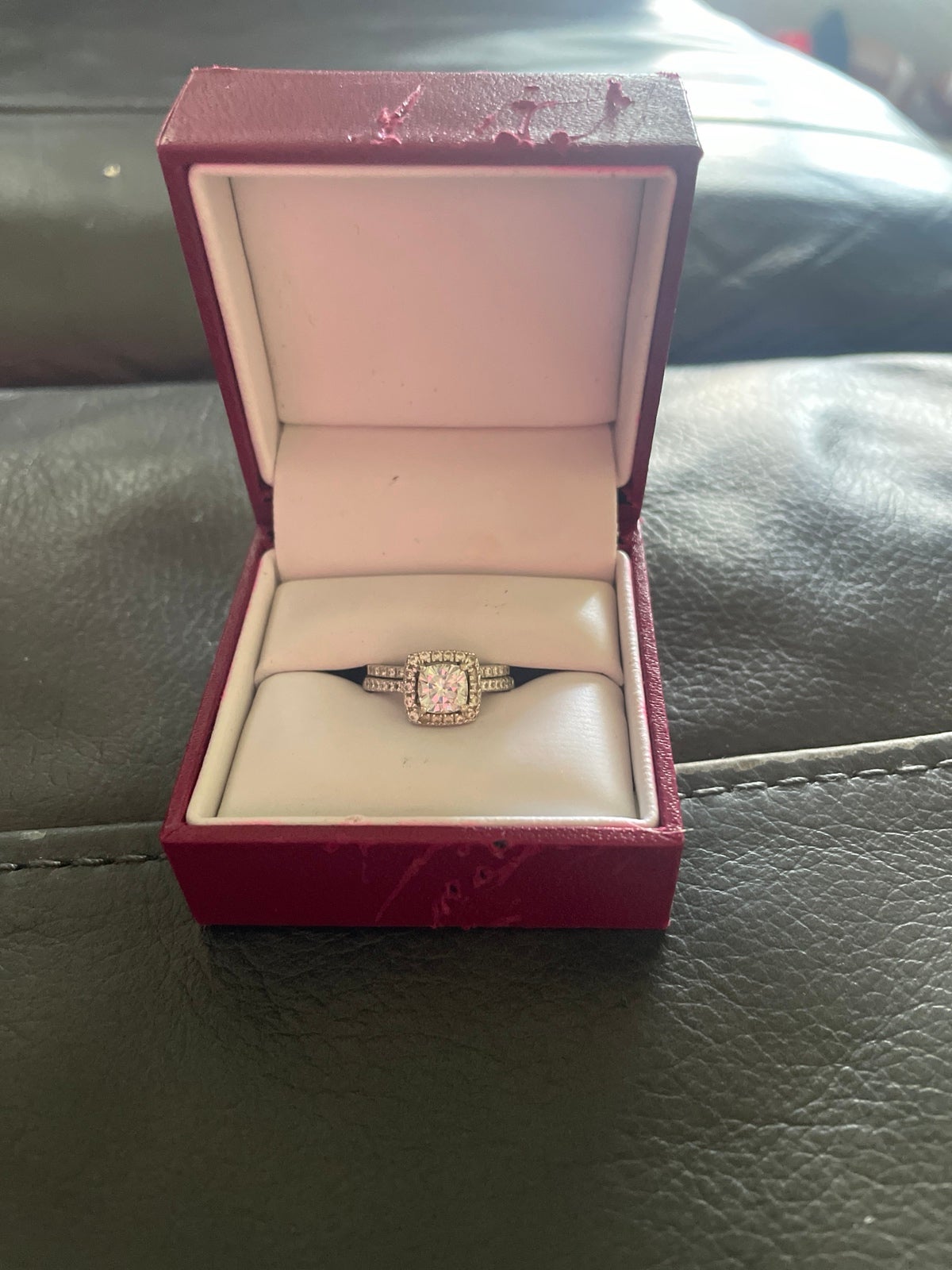 rings helzberg moissanite