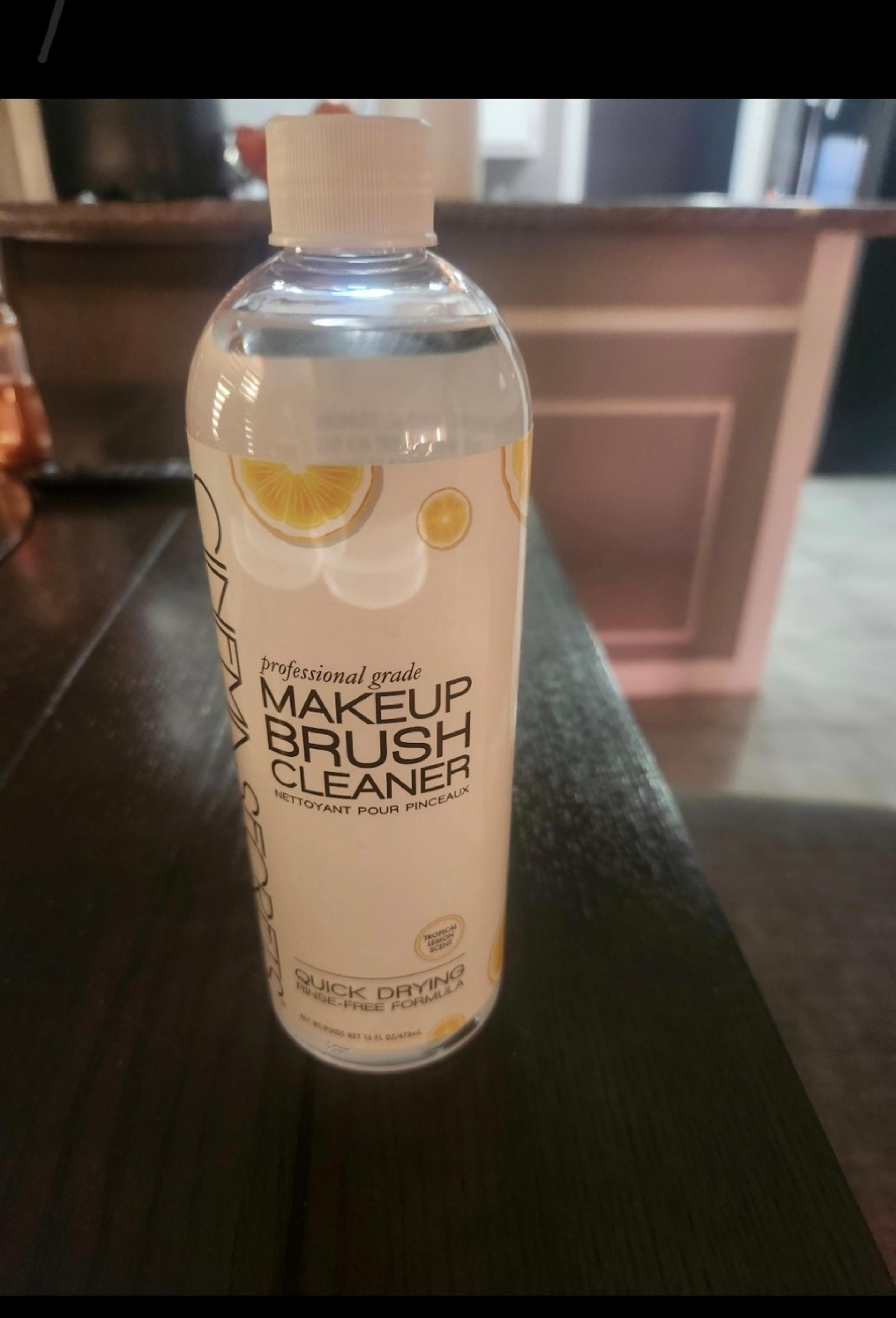 Cinema secrets brush cleaner lemon 16oz