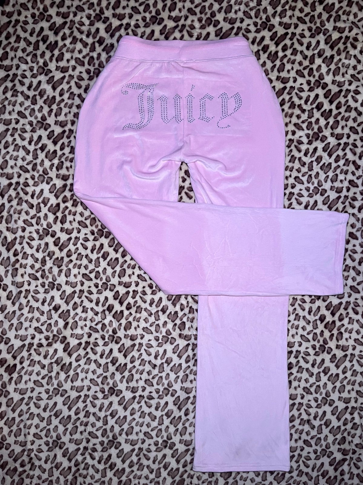 SOLD! Juicy Couture Y2k Pink Velour Rhinestone Tracksuit Sweatpants with Pockets