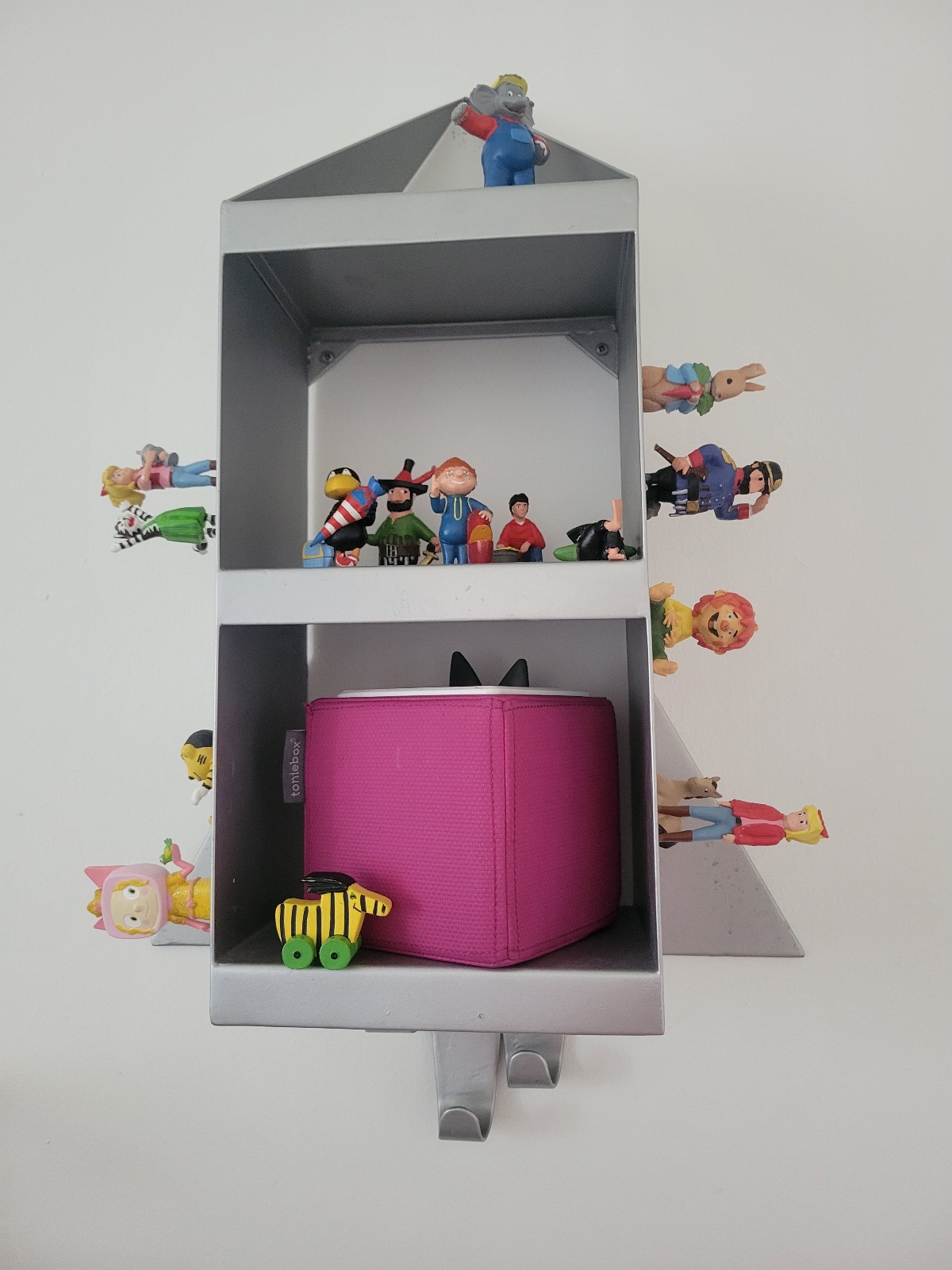 Space rocket tonie shelf