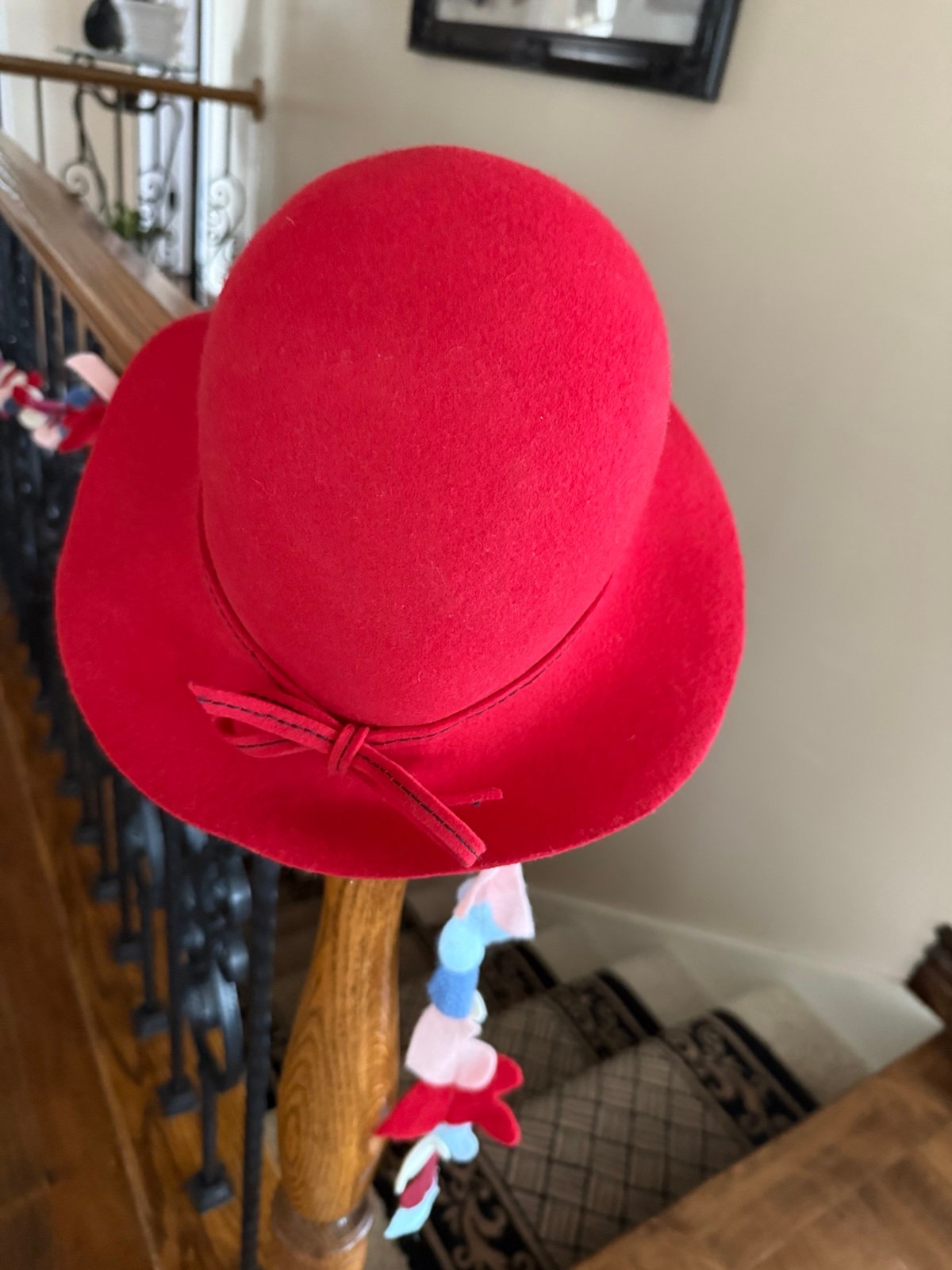 Made in Italy 100% wool bright red hat new with bow!