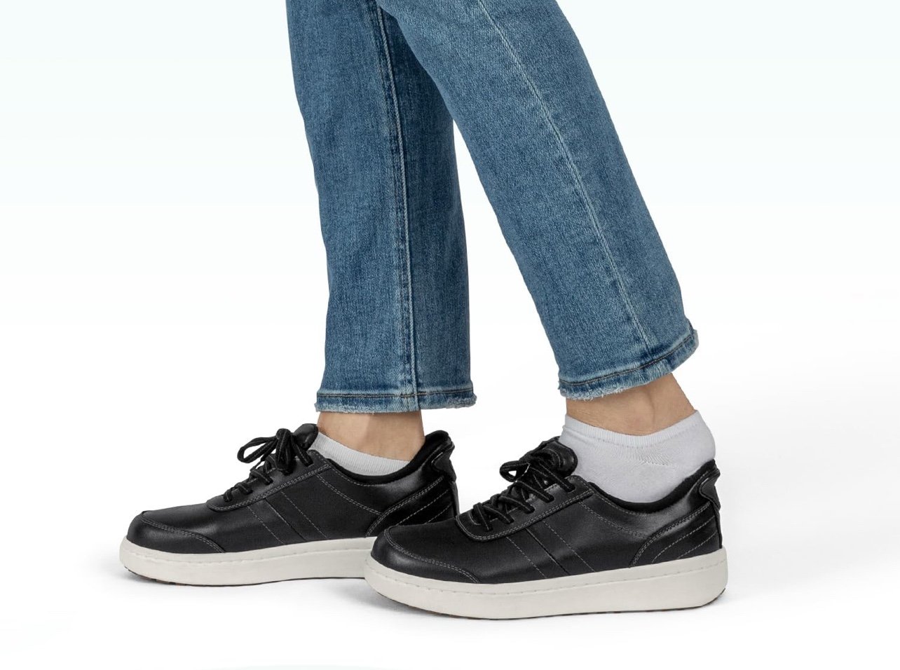 Orthofeet Women's Orthopedic Black Leather Wander Hands-Free Sneakers,size 6
