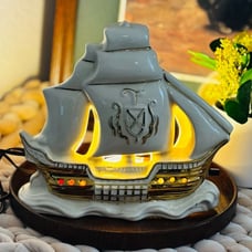 VTG beige TV LAMP SAILING SHIP NAUTICAL WITH GOLD PAINT ACCENTS WORKING