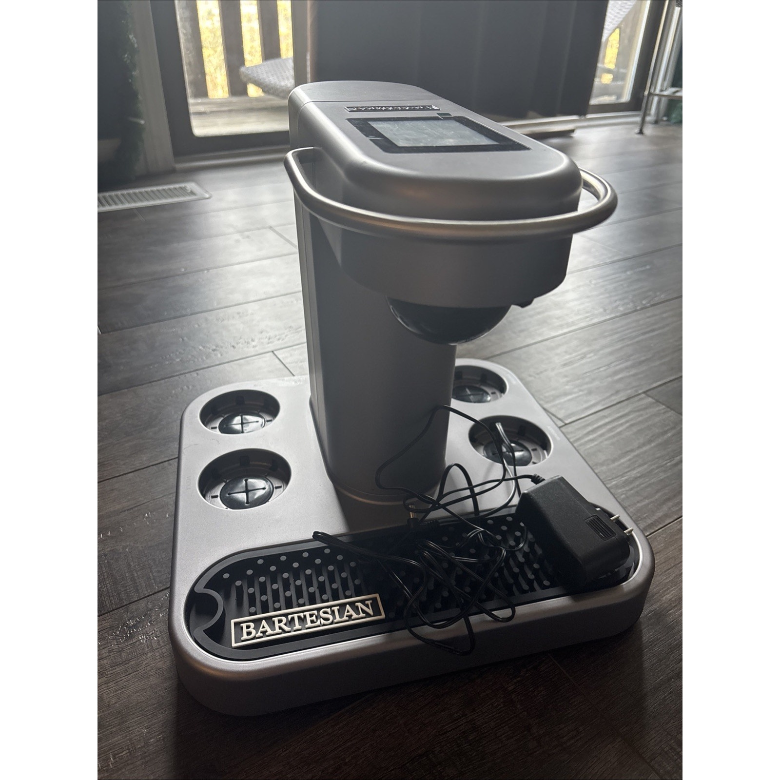 Bartesian 55300 Premium Cocktail Machine Bar Mat Powers On Used Gray NO BOTTLES