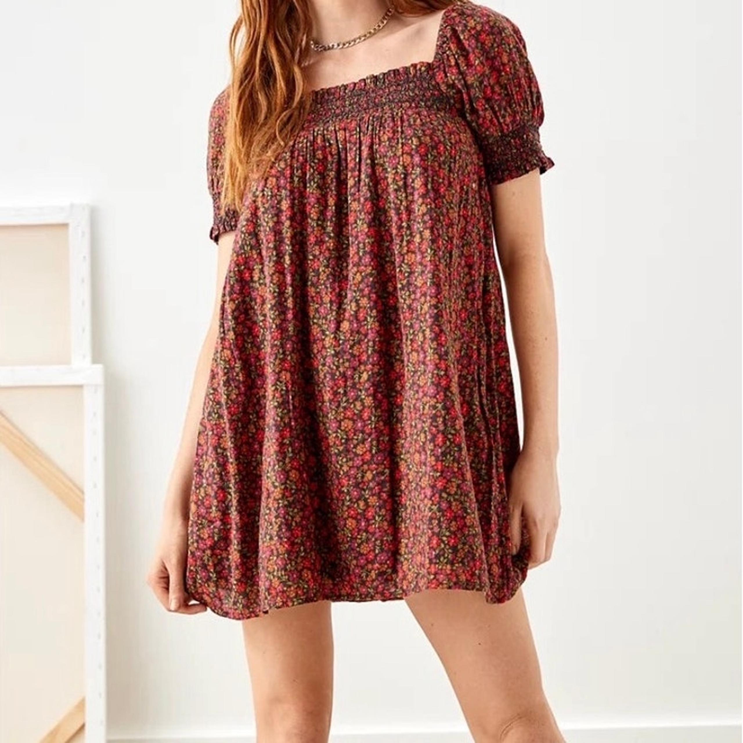 American Eagle Floral Smocked Puff Sleeve Babydoll Mini Dress Medium Women’s Red