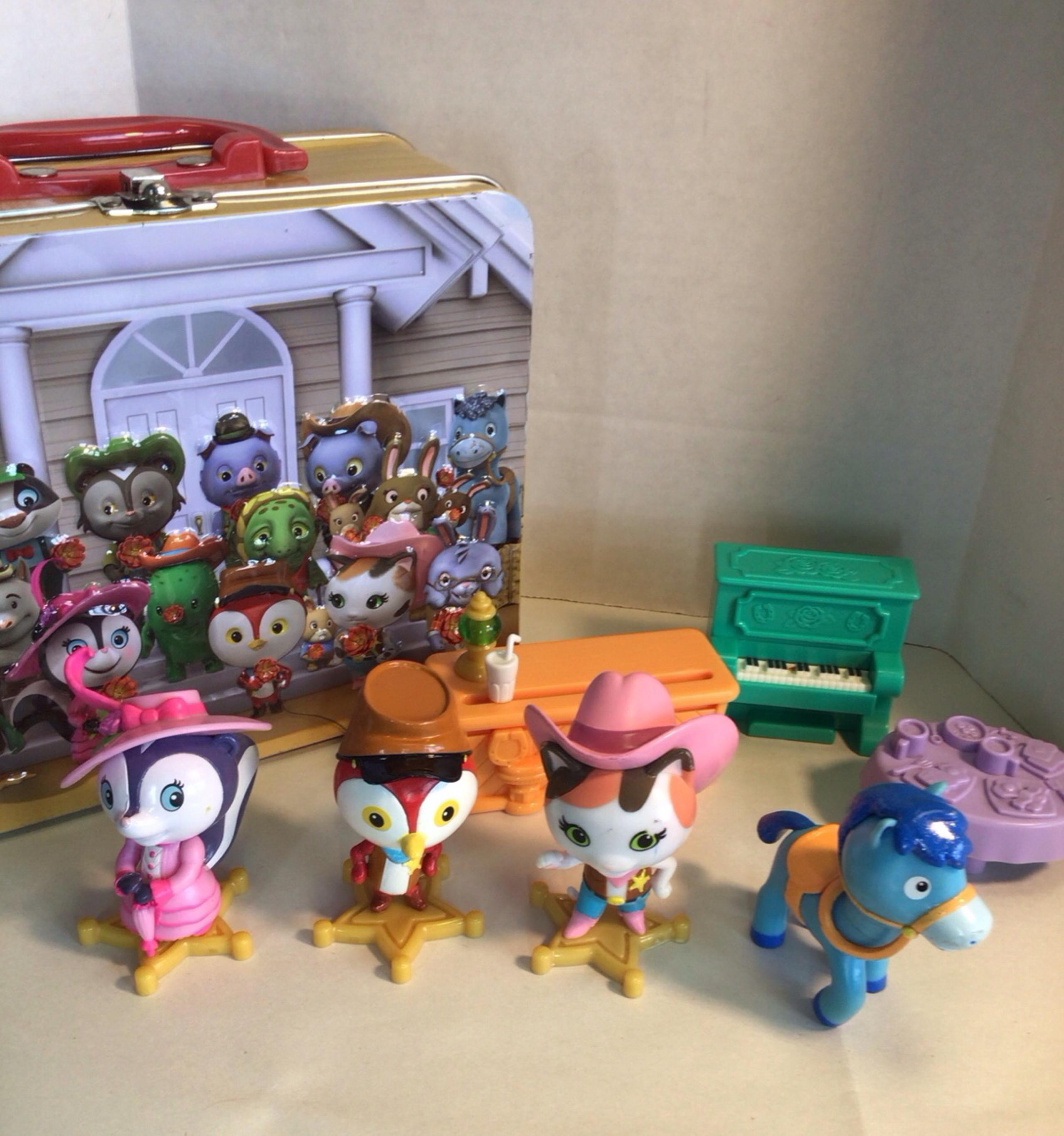 Disney jr Sheriff Callie’s Wild West figures & lunchbox **some play wear/marks