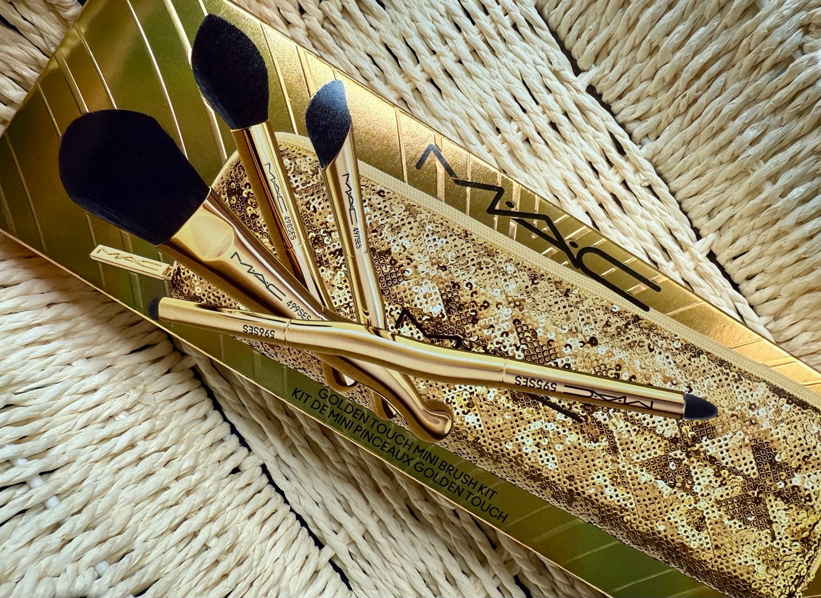 Mac cosmetics golden touch mini brush kit 5 pieces