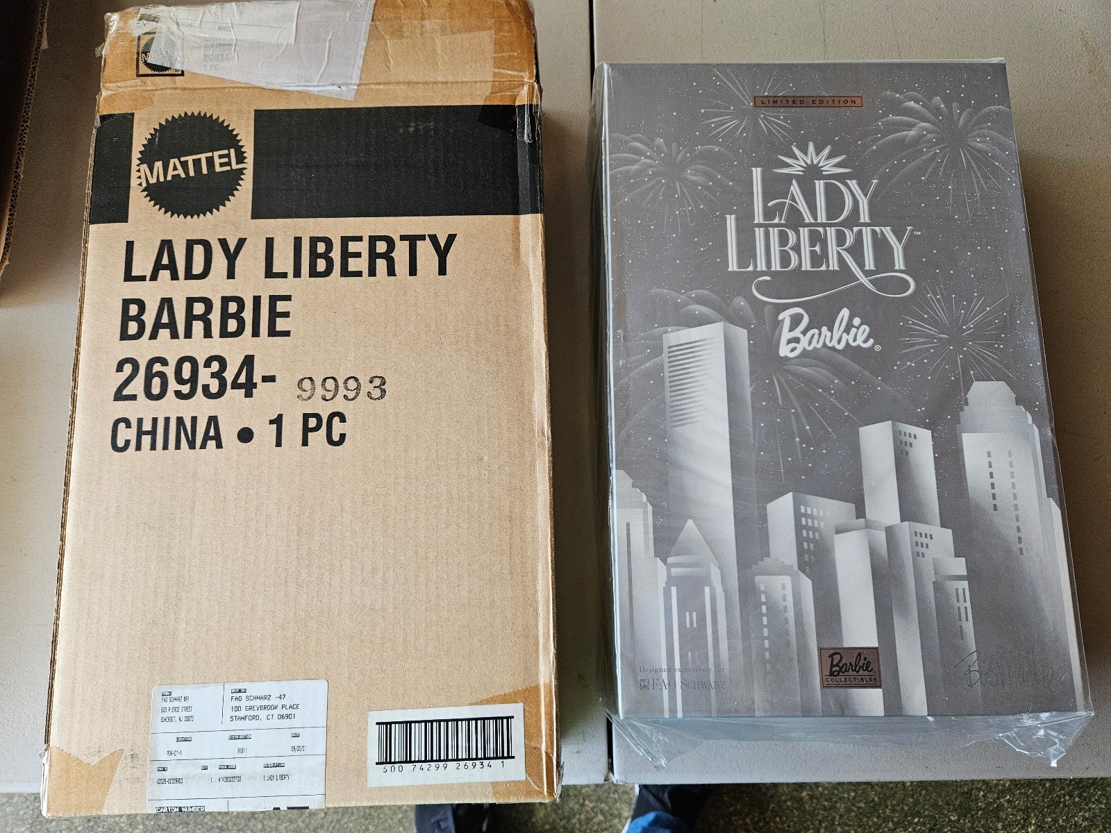 Barbie 26934 Lady Liberty w/ shipper box