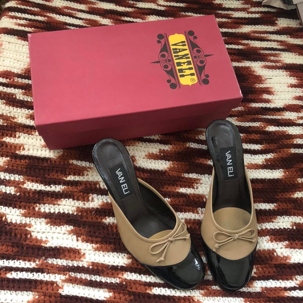 Y2K Vaneli Tan brown black two tone cap toe leather kitten heels pumps mules bow