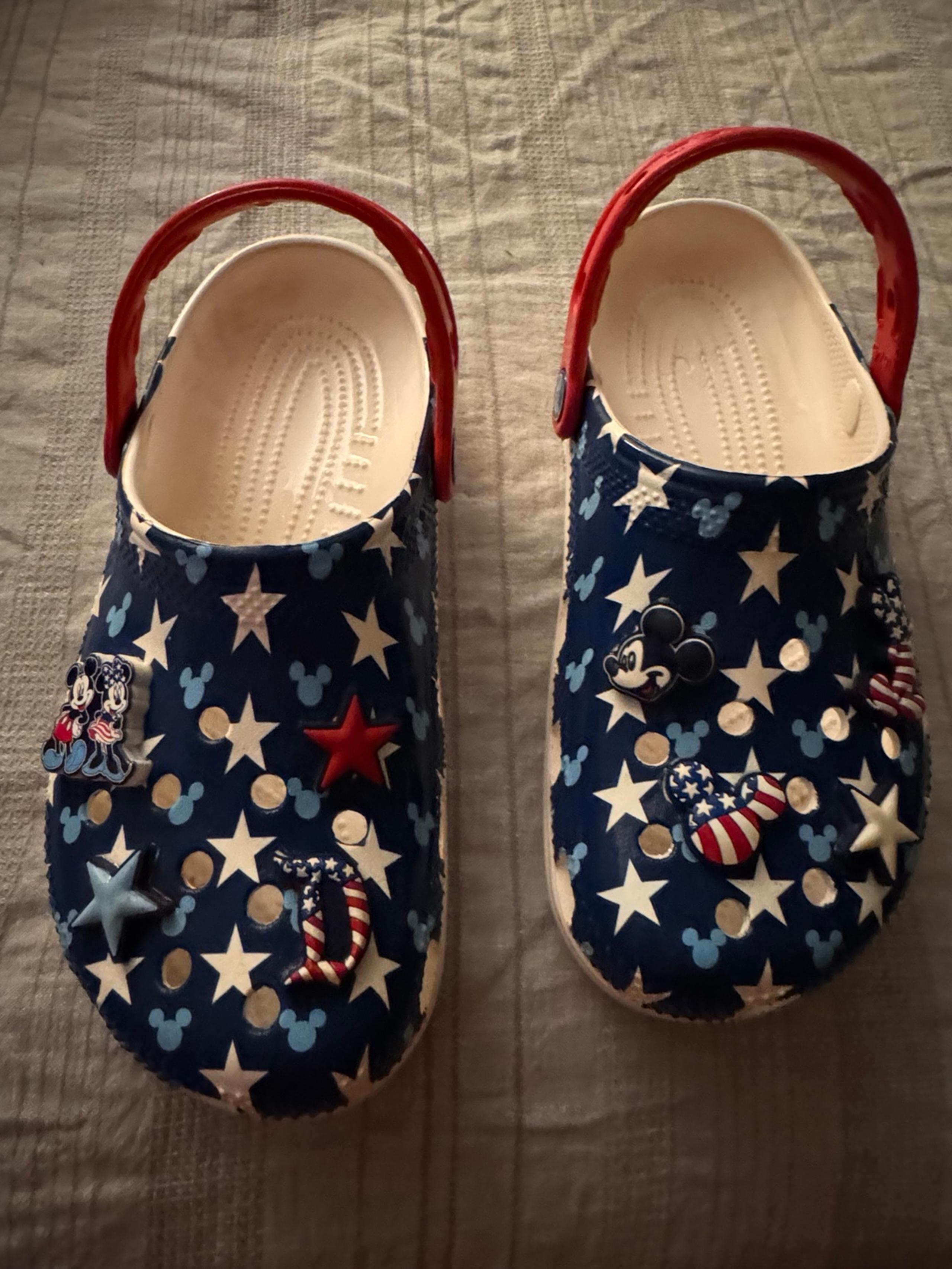 Disney crocs w7 m5