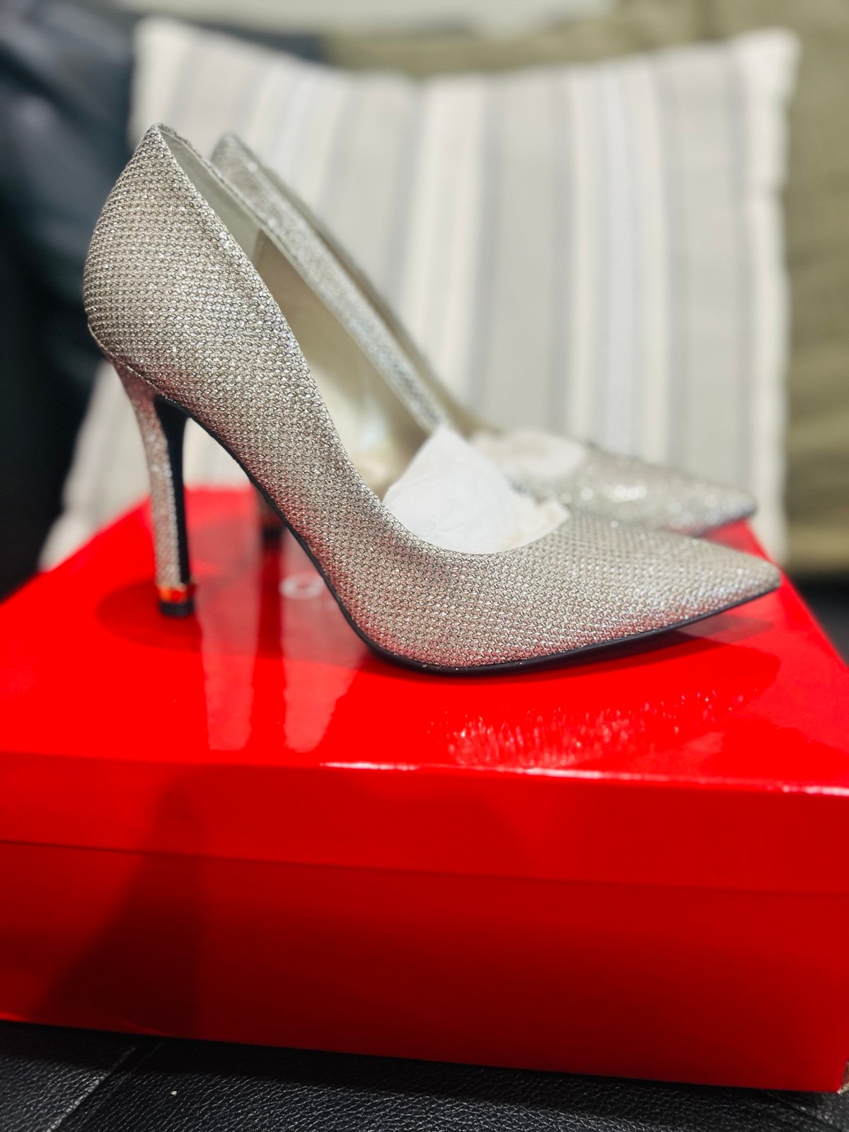 Guess Glitter sparkling Pointed Heels (Women’s U.S. Size 5.5M)