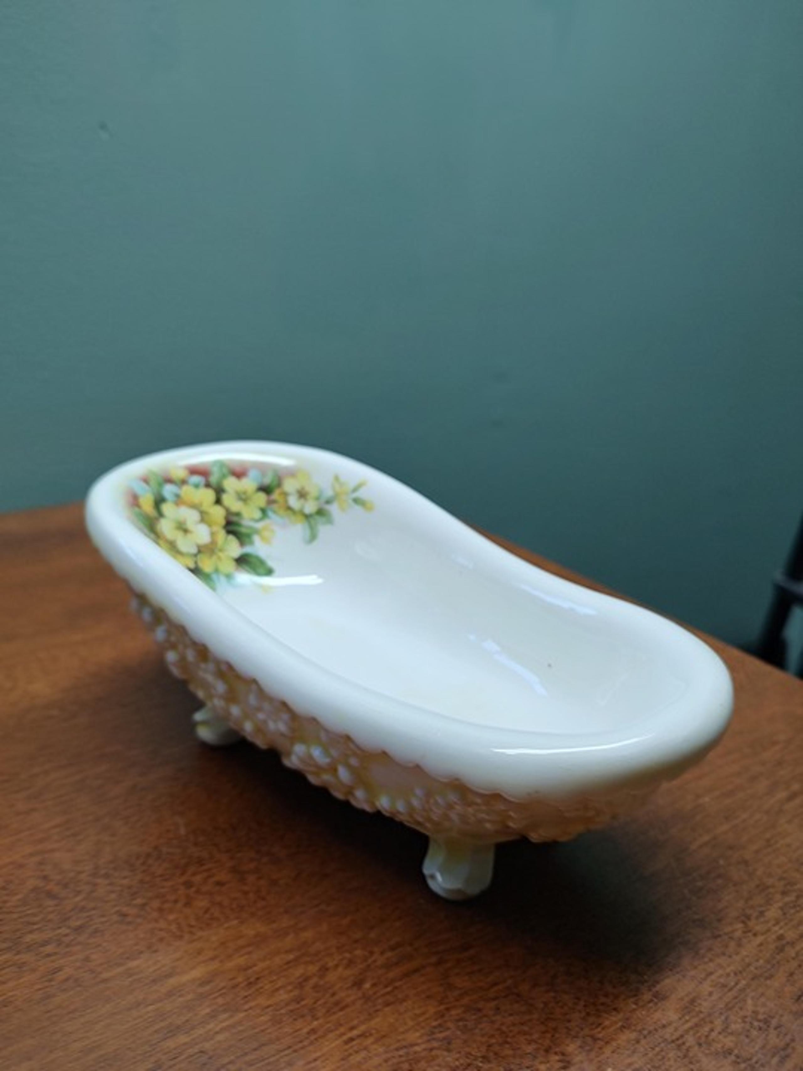 Vintage Pottery Yellow Floral Daisies Decorated Bathtub Toiletries Soap Dish