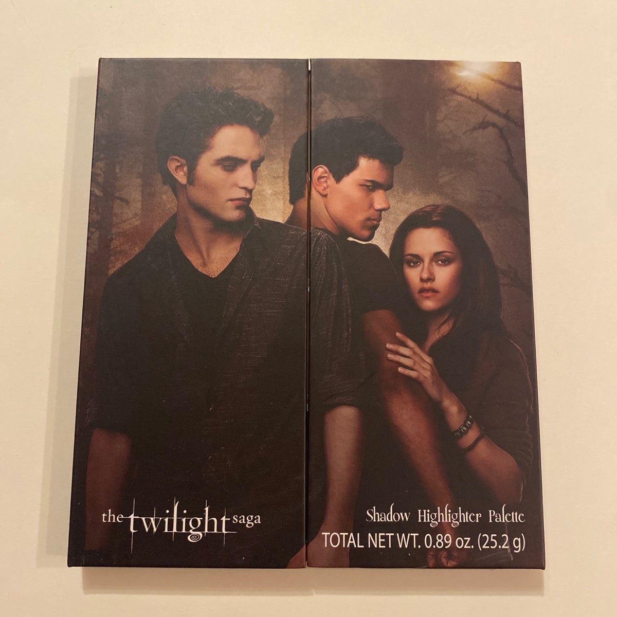 The Twilight Saga New Moon Eyeshadow Highlighter Palette NEW