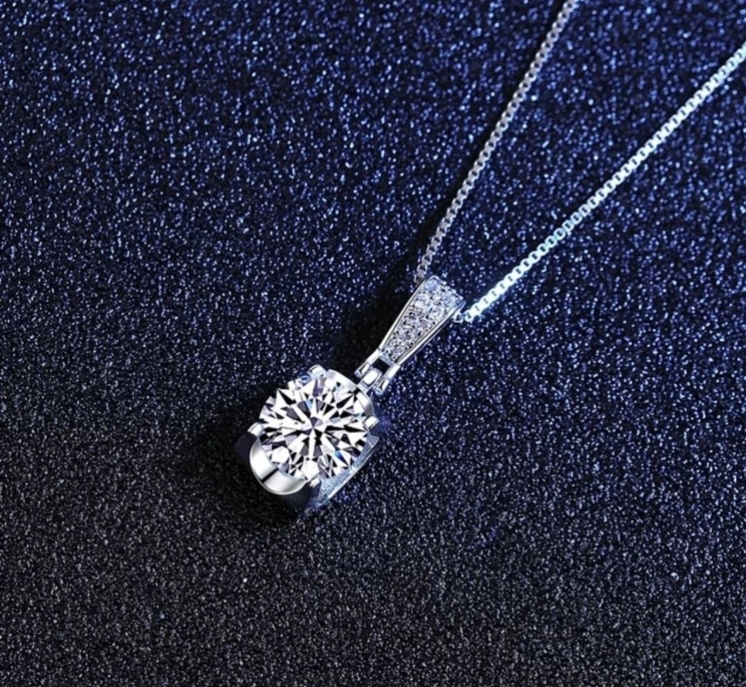 *sale* 1ct round cut diamond Necklace