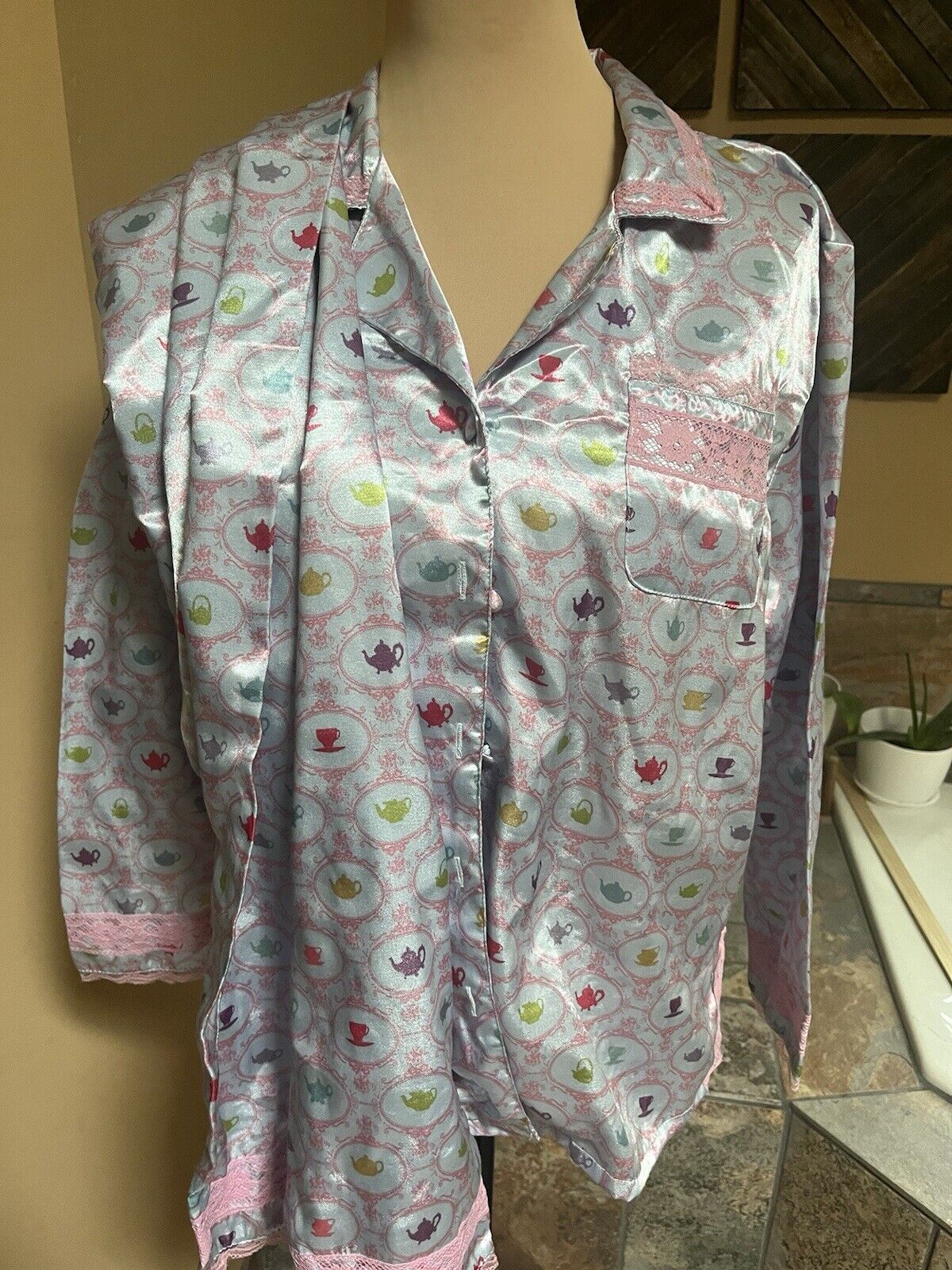 New with tags, puff sleeve T-shirt, Borders at Balcony