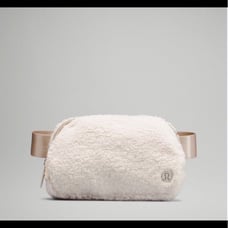 Lululemon Everywhere Fleece belt bag