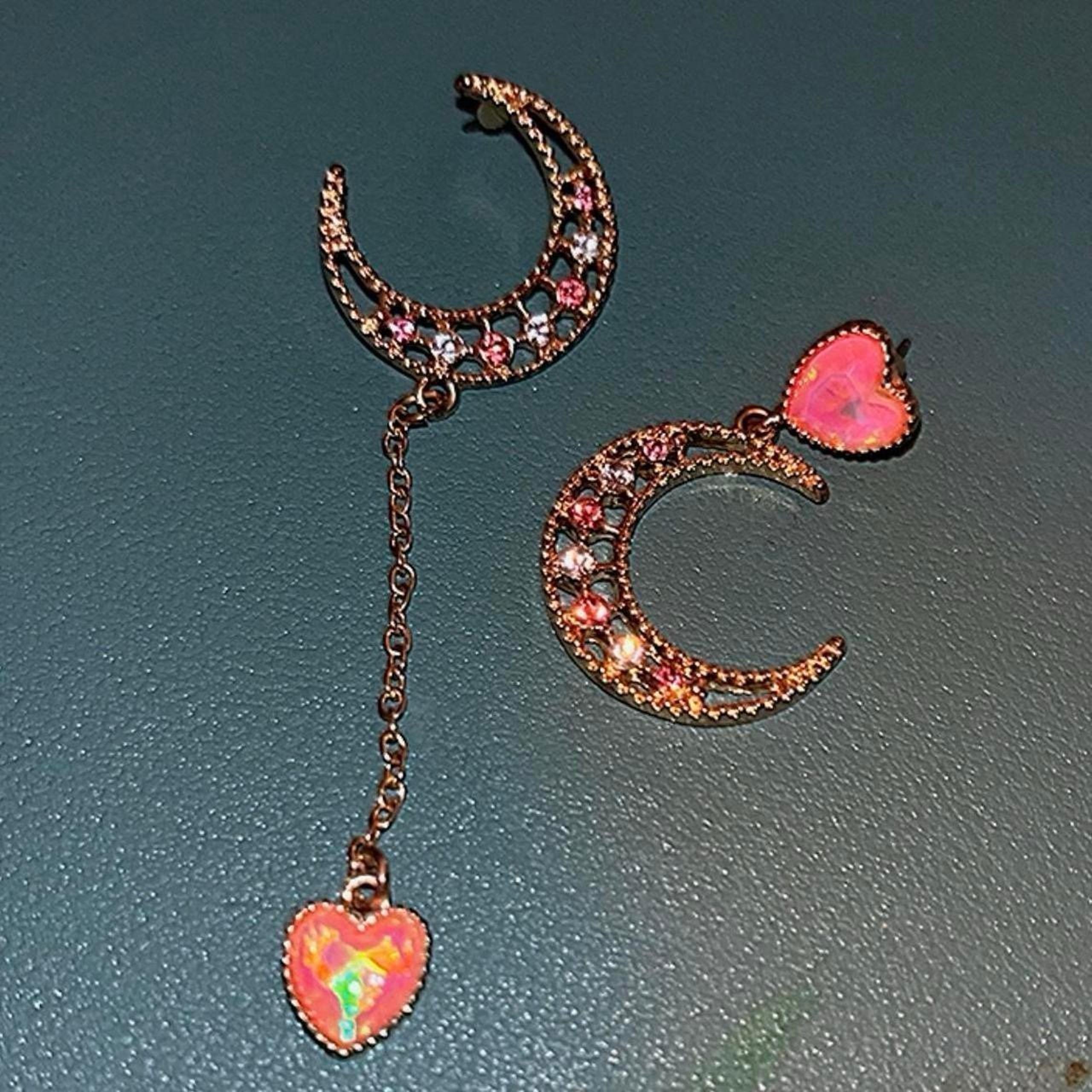 Hot Topic - Asymmetric crescent moon earrings
