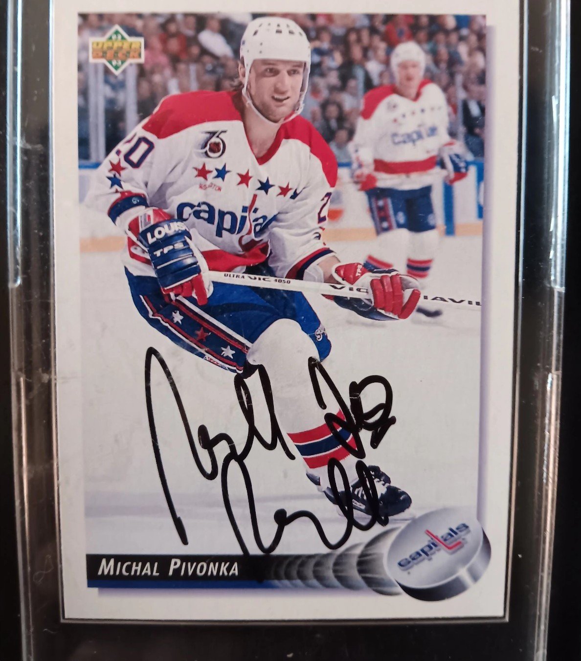 Michael Pivonka on card Auto