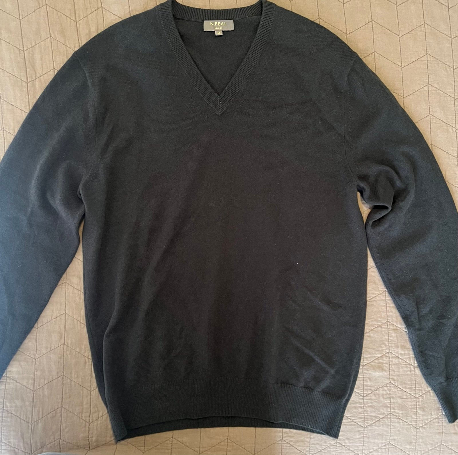 N. Peal London Burlington V Neck Cashmere Sweater